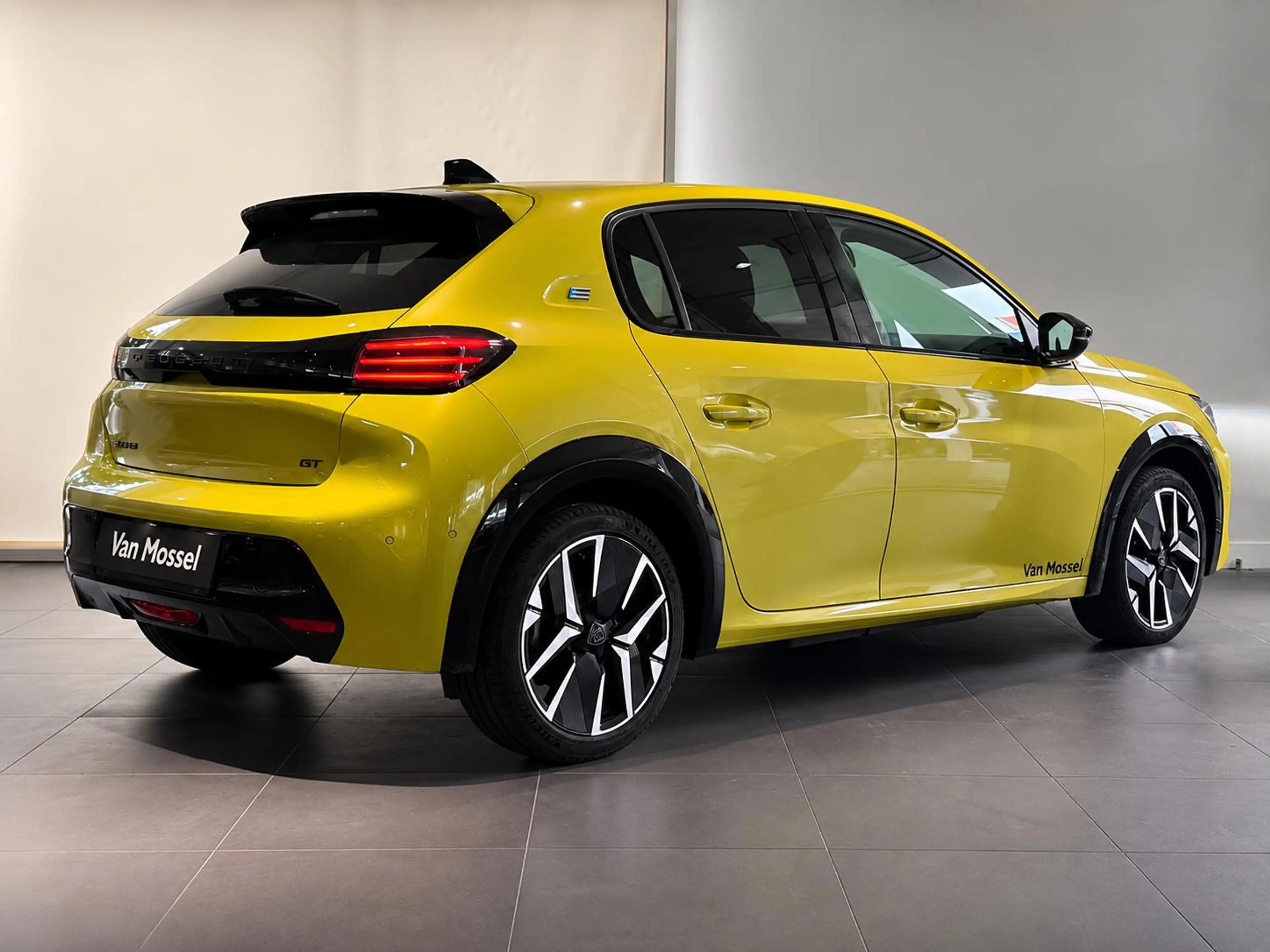 Peugeot e-208 EV GT 51 kWh — photo 11