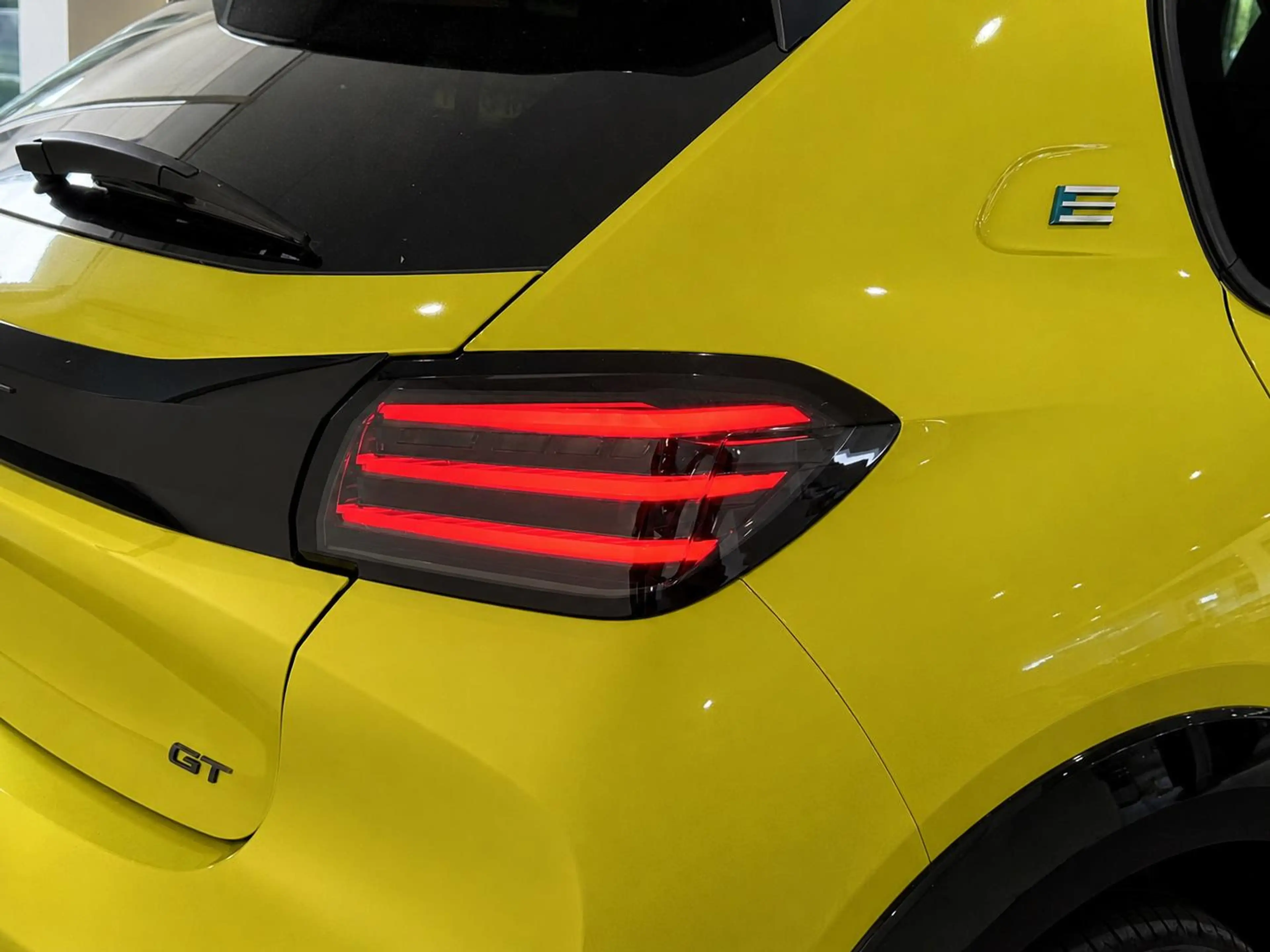 Peugeot e-208 EV GT 51 kWh — photo 8