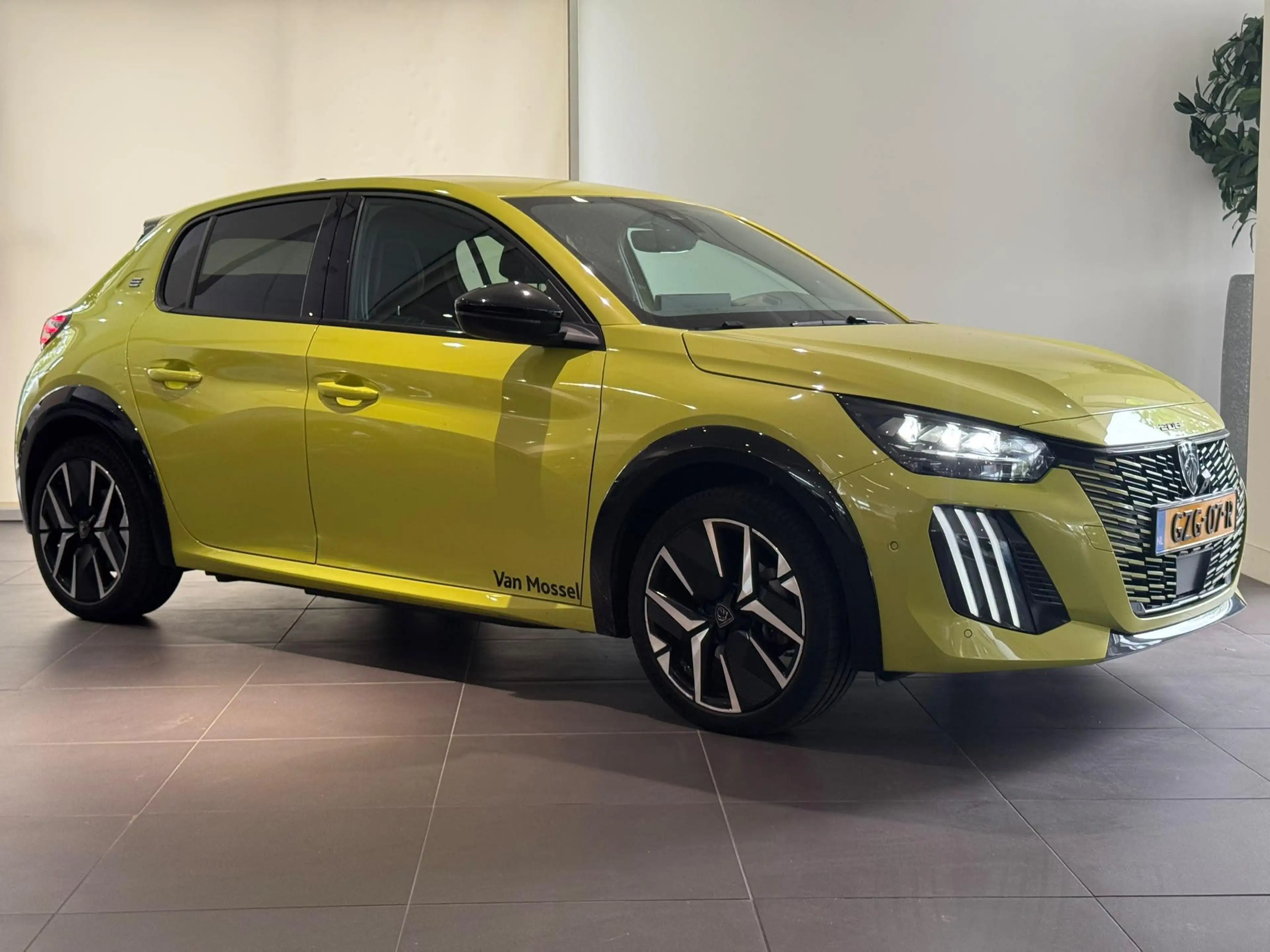 Peugeot e-208 EV GT 51 kWh — photo 3