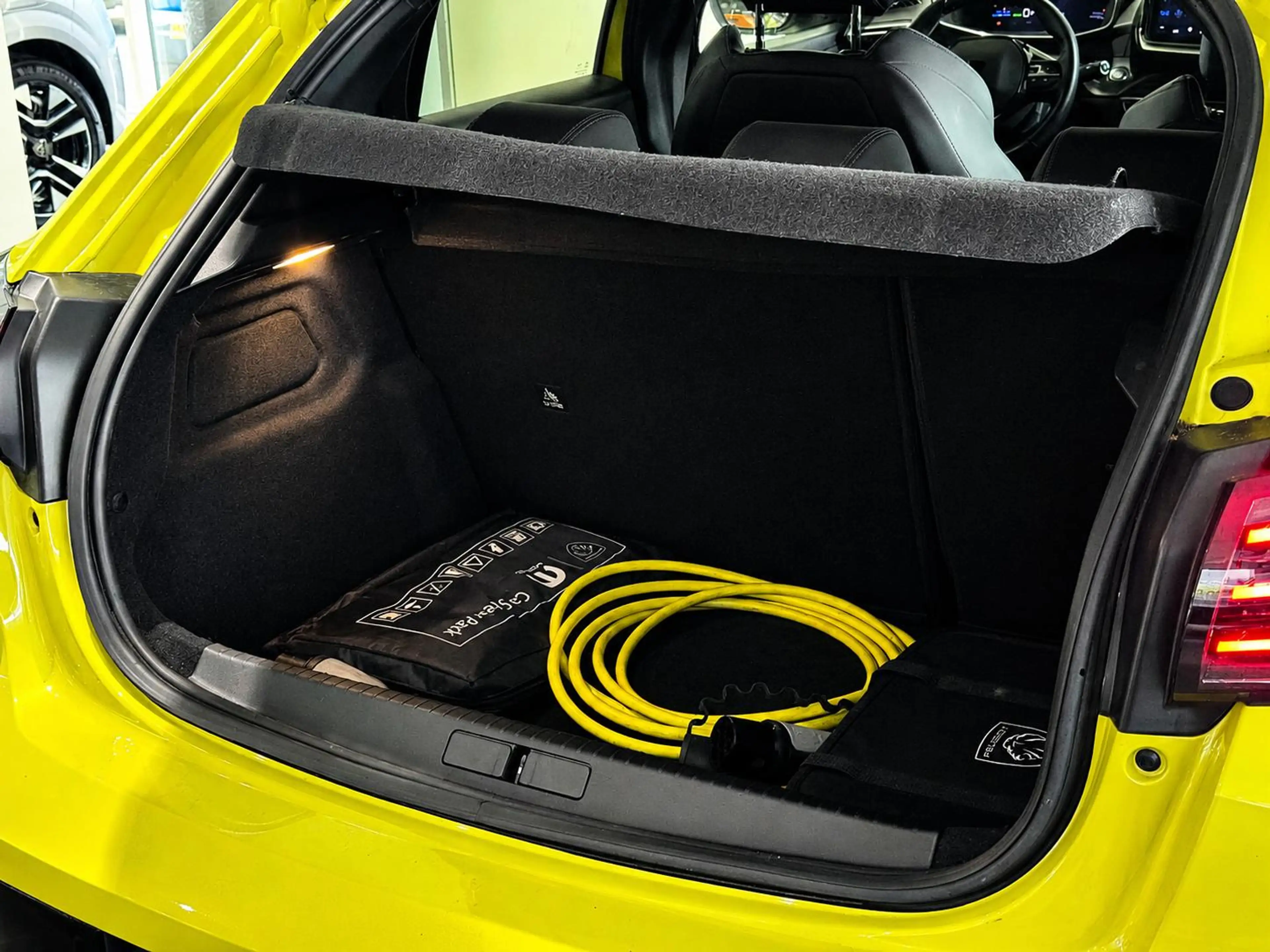 Peugeot e-208 EV GT 51 kWh — photo 14