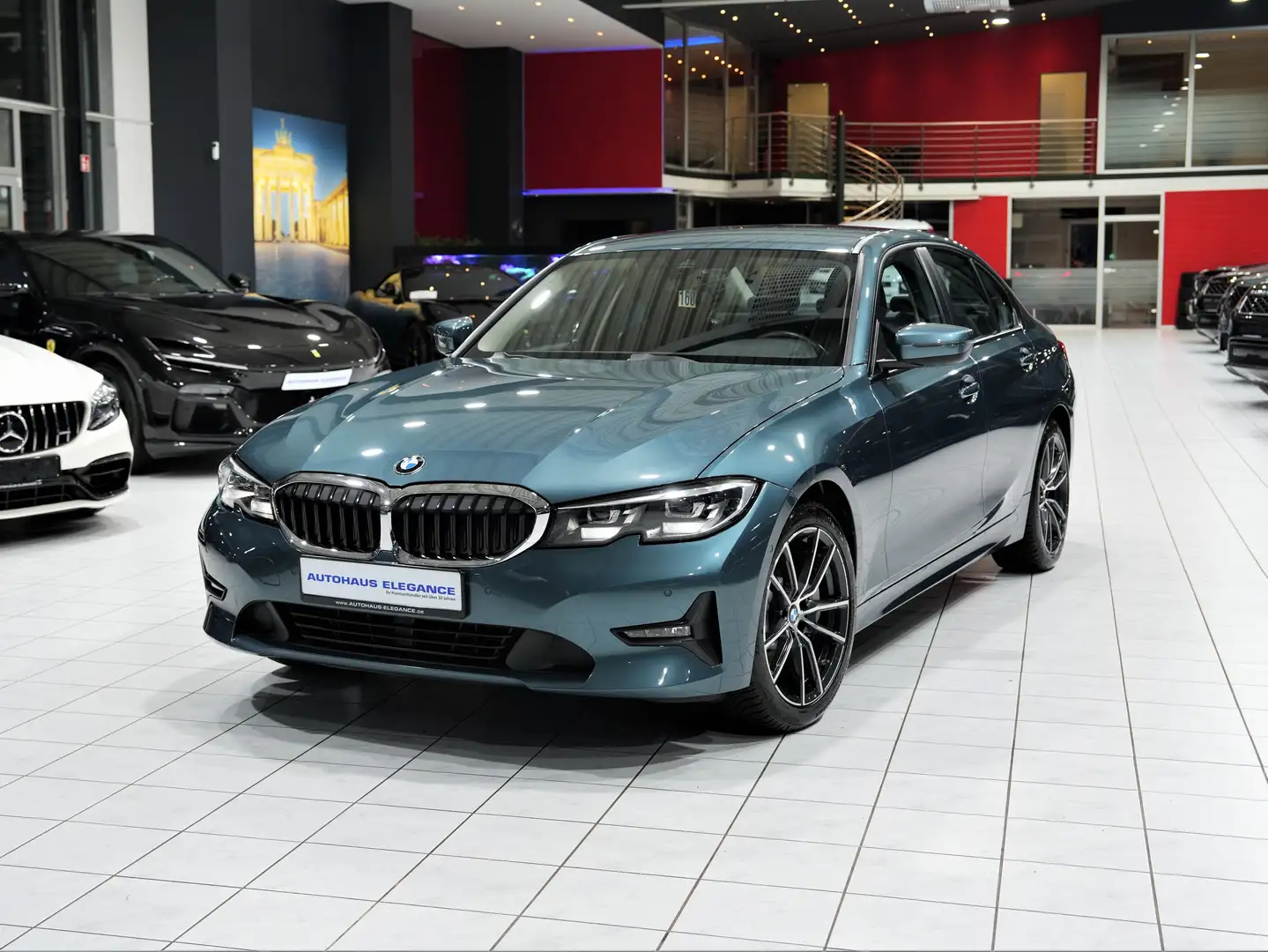 BMW 330 i Advantage*SPORT-BOOST*LED*KLIMA*NAVI* Bleu - 2