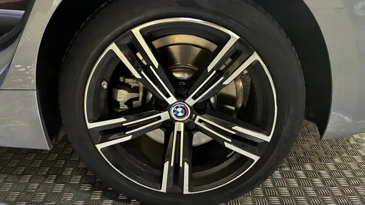 BMW Serie 3 2024, foto 26