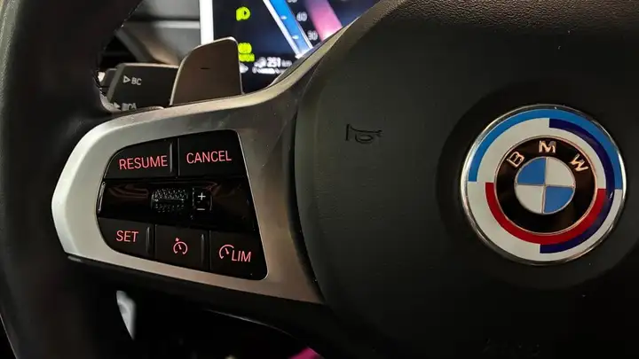 BMW Serie 3 2024, foto 12