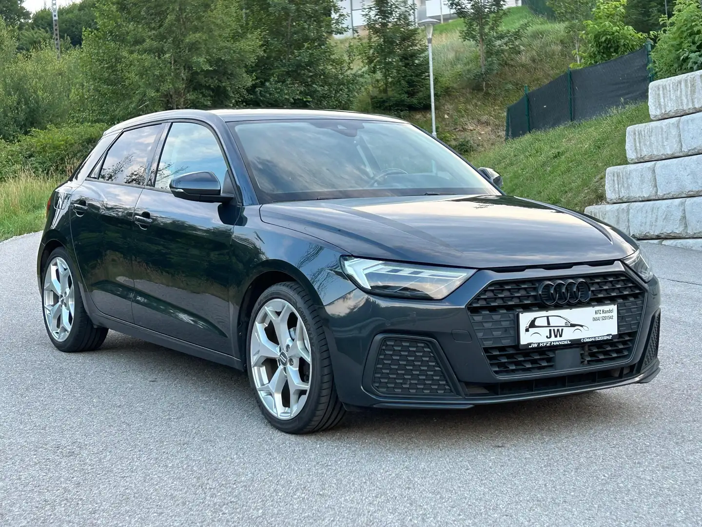 Audi A1 1.Besitz, *Garantie*, Pickerl+Service NEU Grau - 1