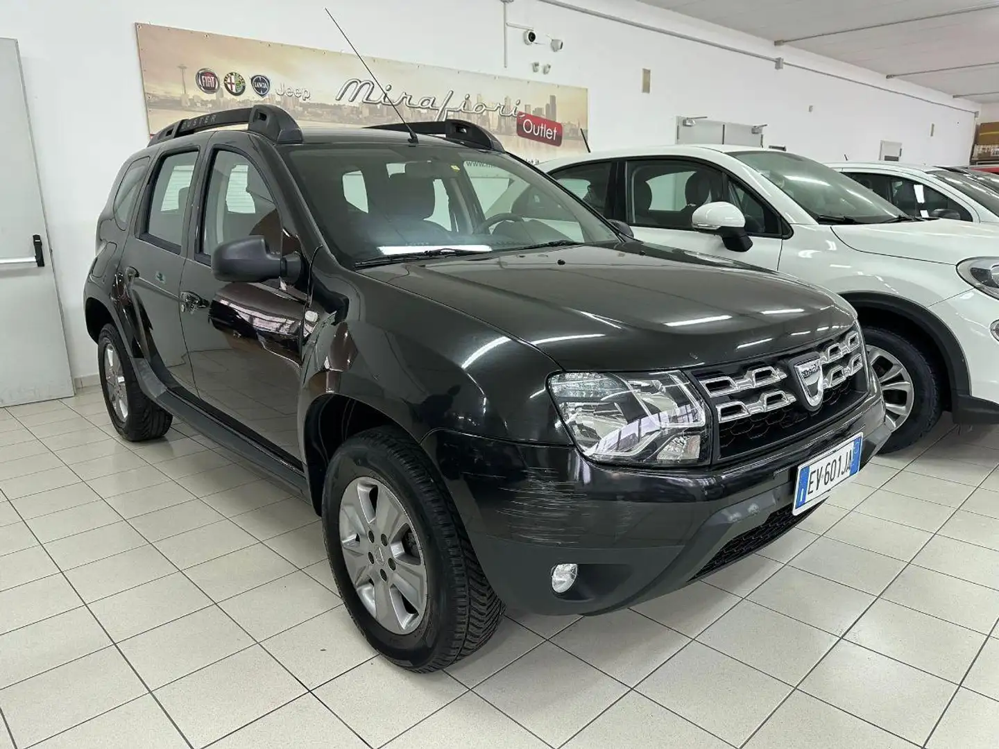 Dacia Duster 1.5 dCi 110 CV 4x2 Laur&eacute;ate Noir - 1