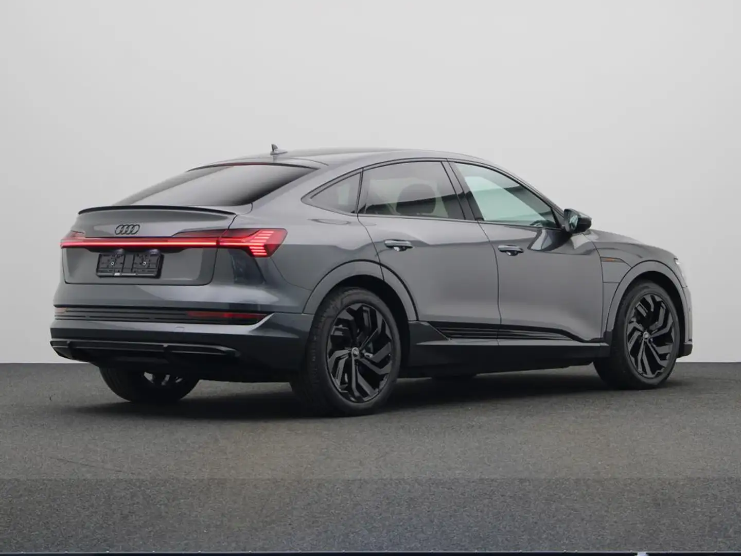 Audi e-tron Sportback S-line 55 quattro 300,00 kW  408 PK Grau - 2