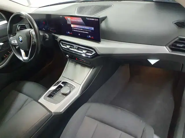 BMW 3 Series view 9