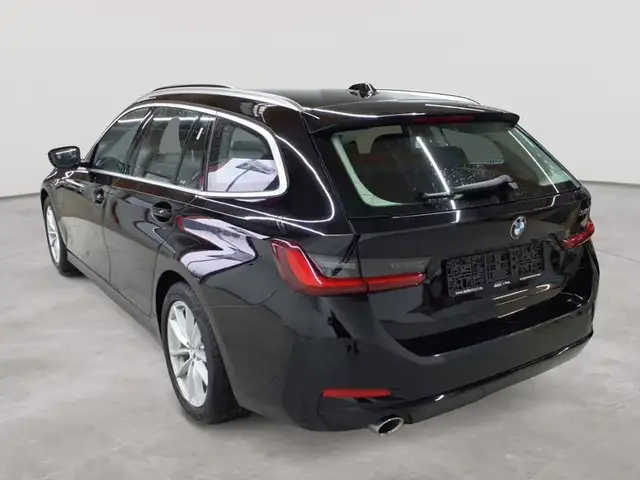 BMW 3 Series view 5