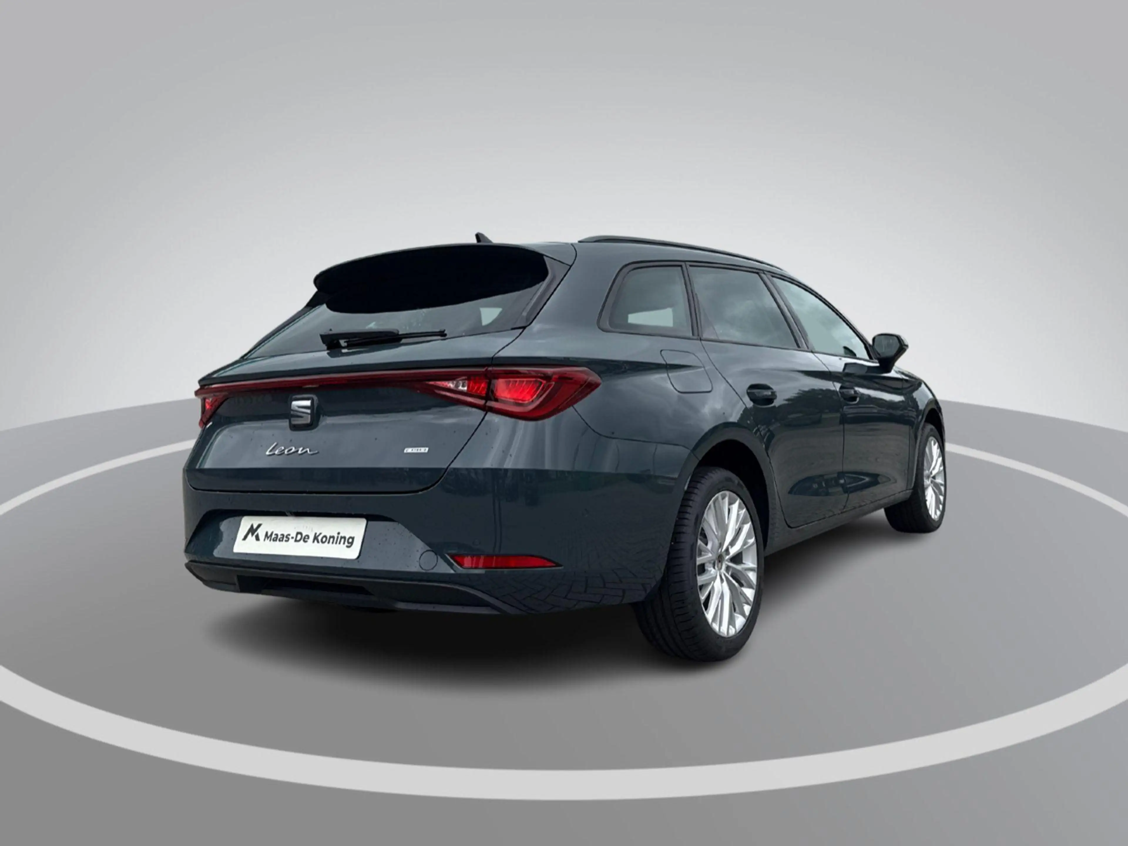 SEAT Leon e-Hybrid Sportstourer Style Business Intense 1.5 eHybrid 20 — photo 2