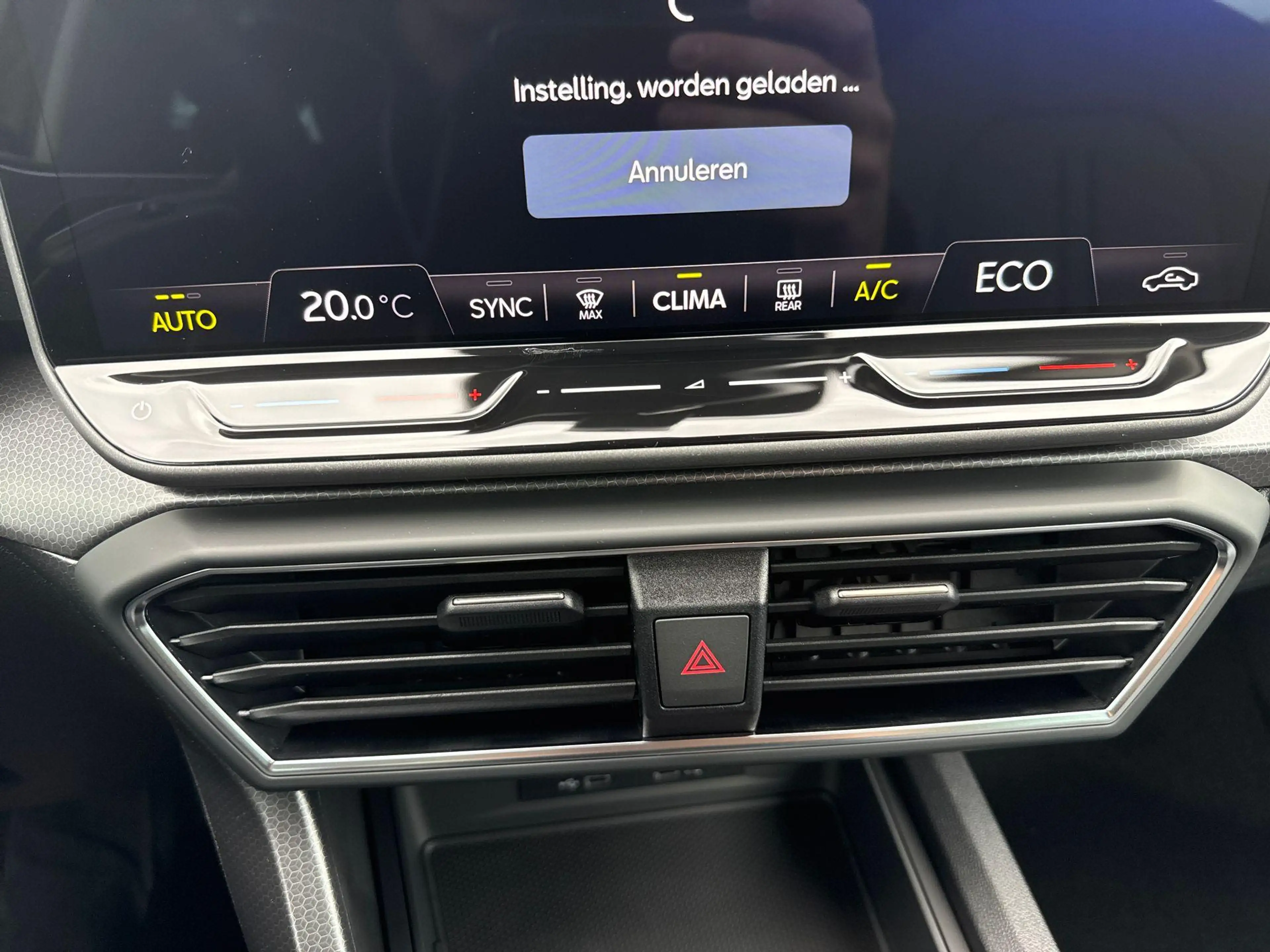 SEAT Leon e-Hybrid Sportstourer Style Business Intense 1.5 eHybrid 20 — photo 14