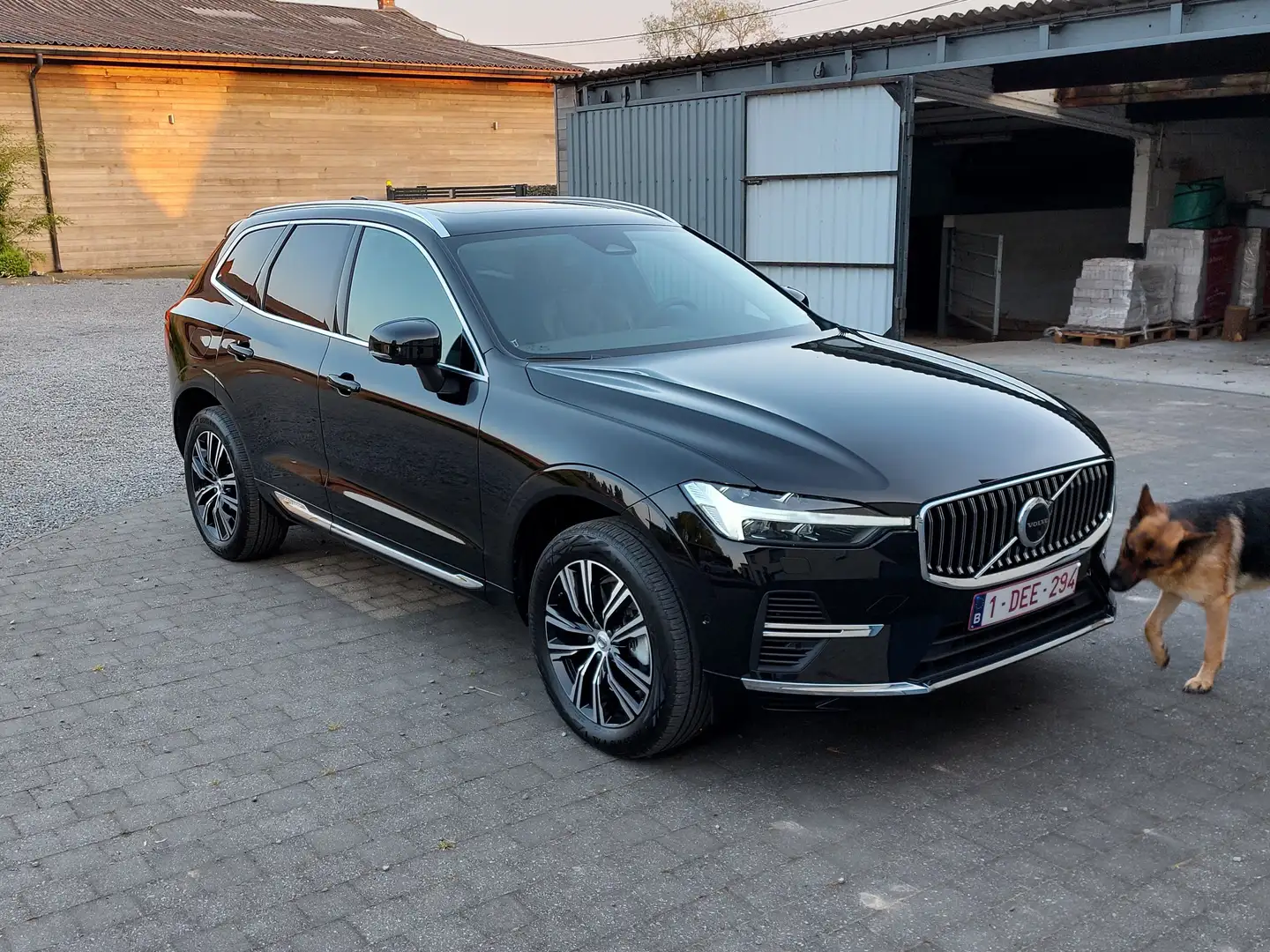 Volvo XC60 XC60 2.0 T6 PHEV AWD Inscription Zwart - 1