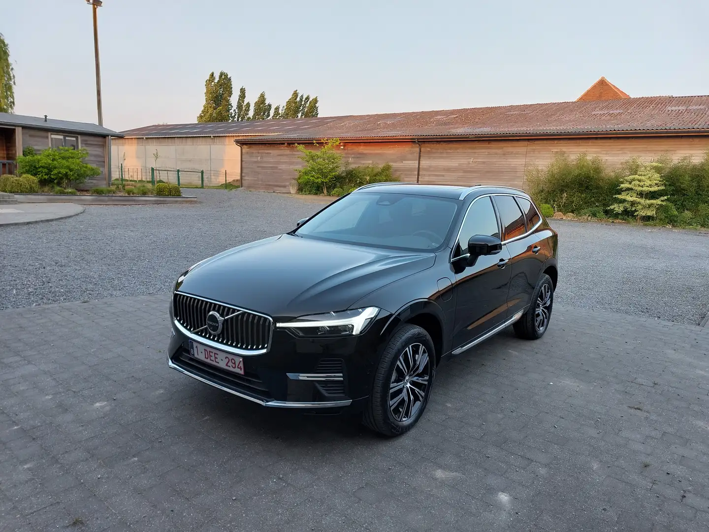 Volvo XC60 XC60 2.0 T6 PHEV AWD Inscription Zwart - 2