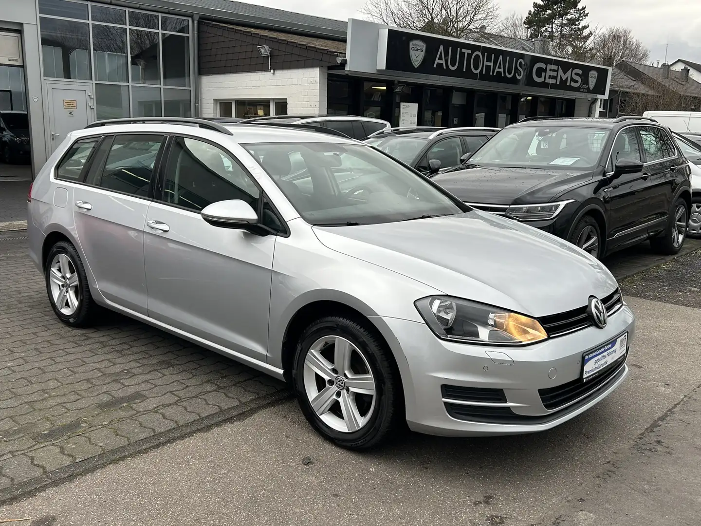 Volkswagen Golf Comfortline AHK Navi PDC SHZ Plateado - 1