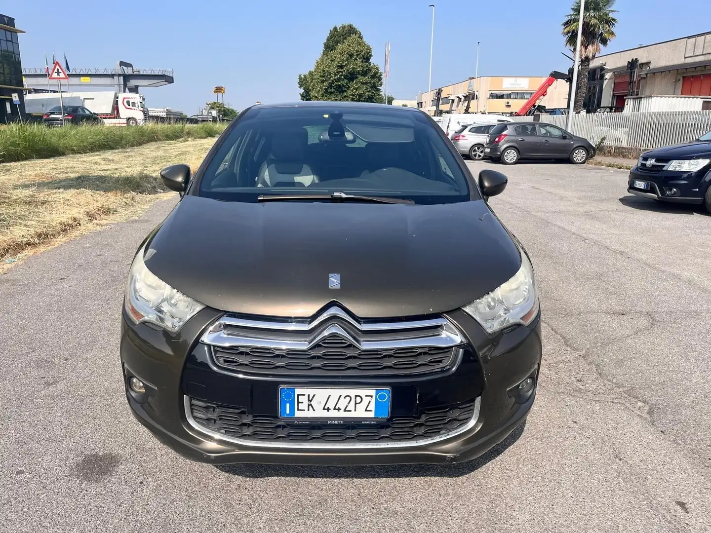 DS Automobiles DS 4 DS 4 1.6 e-HDi 110 airdream Chic Oro - 2