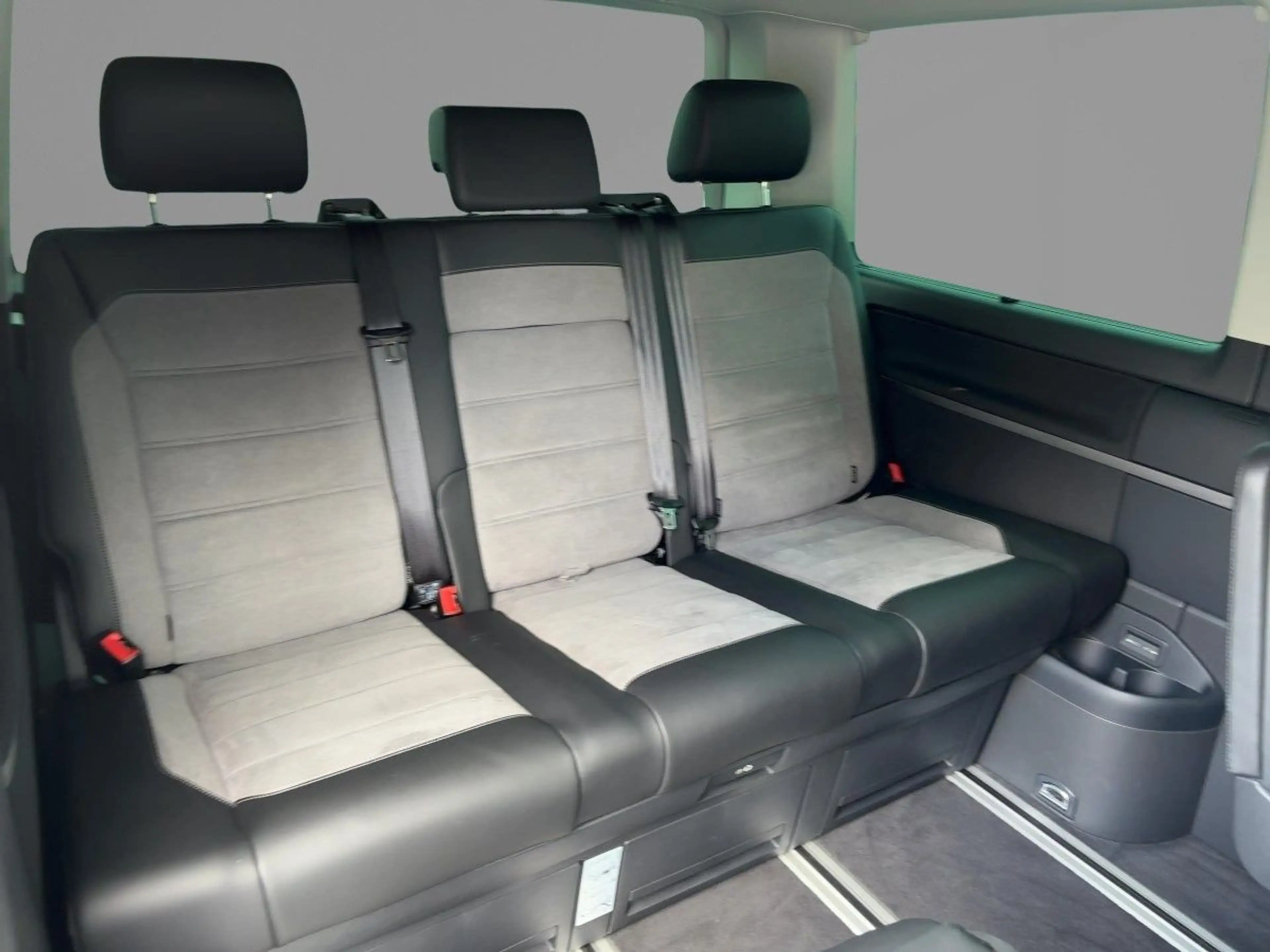 Volkswagen T6.1 Multivan Comfortline — photo 12