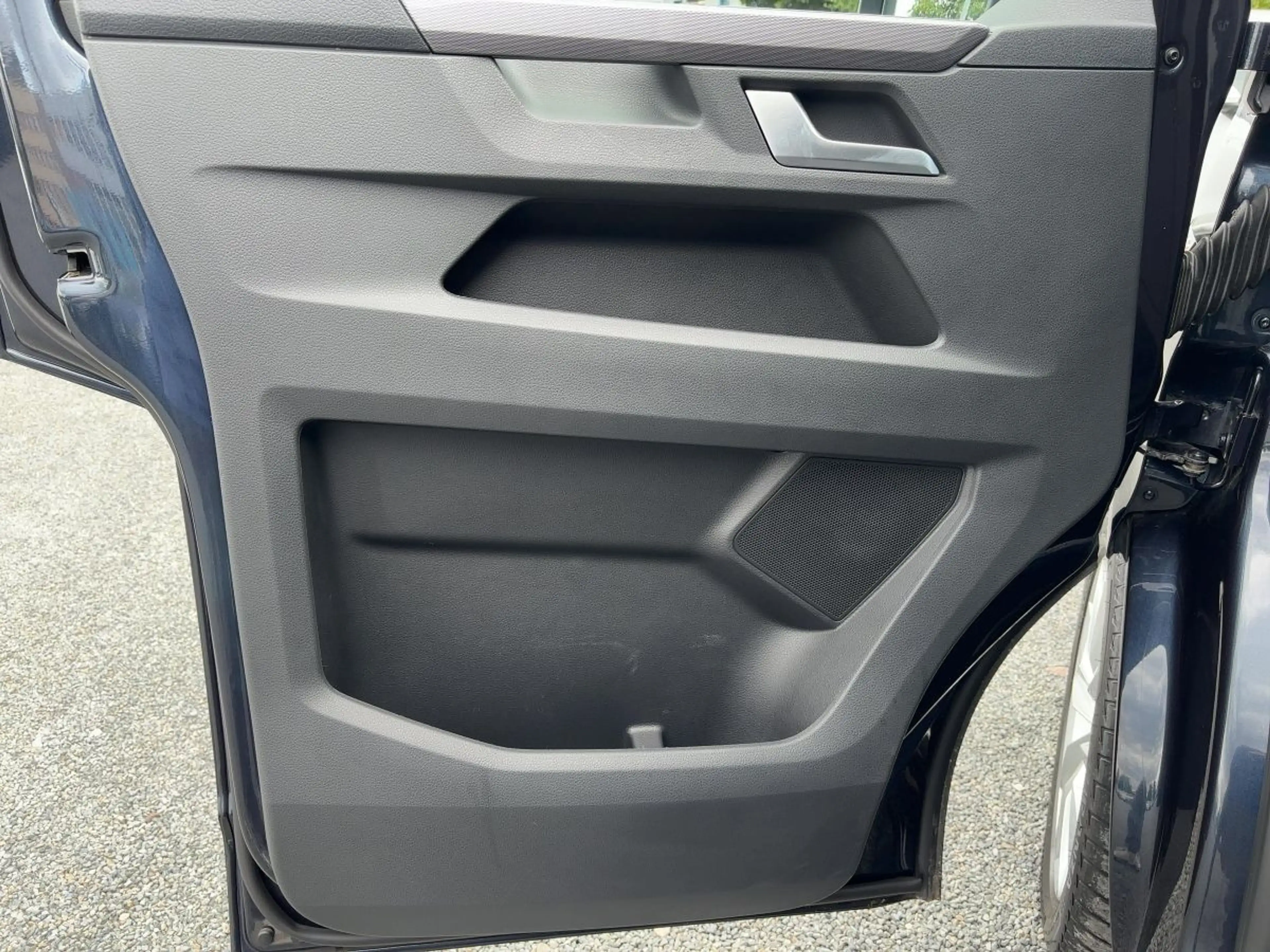 Volkswagen T6.1 Multivan Comfortline — photo 13