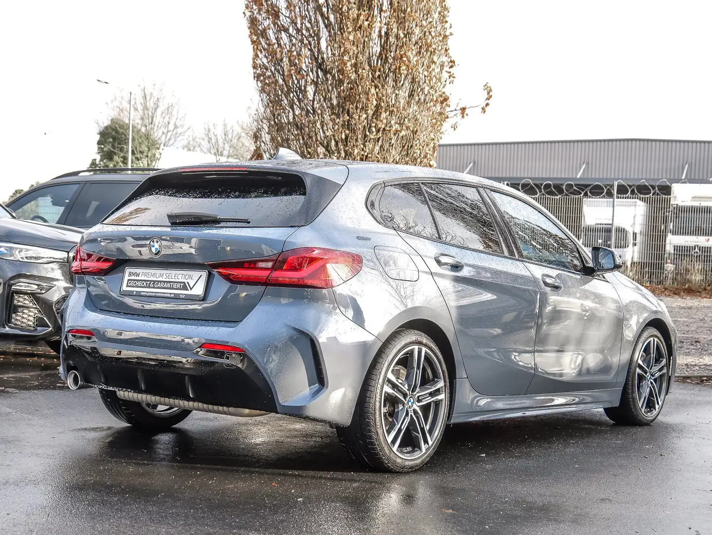 BMW 118 i M Sport HUD NAVI LED Sound Syst. PDC V+H Grau - 2