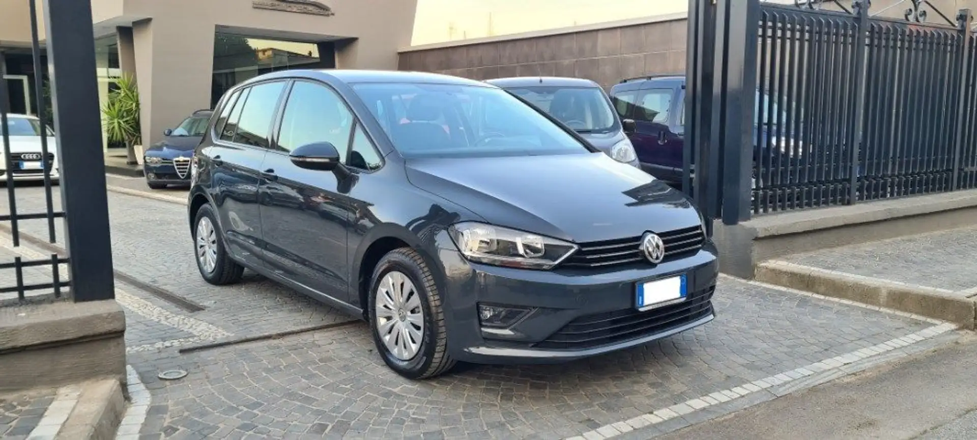 Volkswagen Golf Sportsvan 1.2 TSI Trendline BlueMotion Technology Grijs - 2