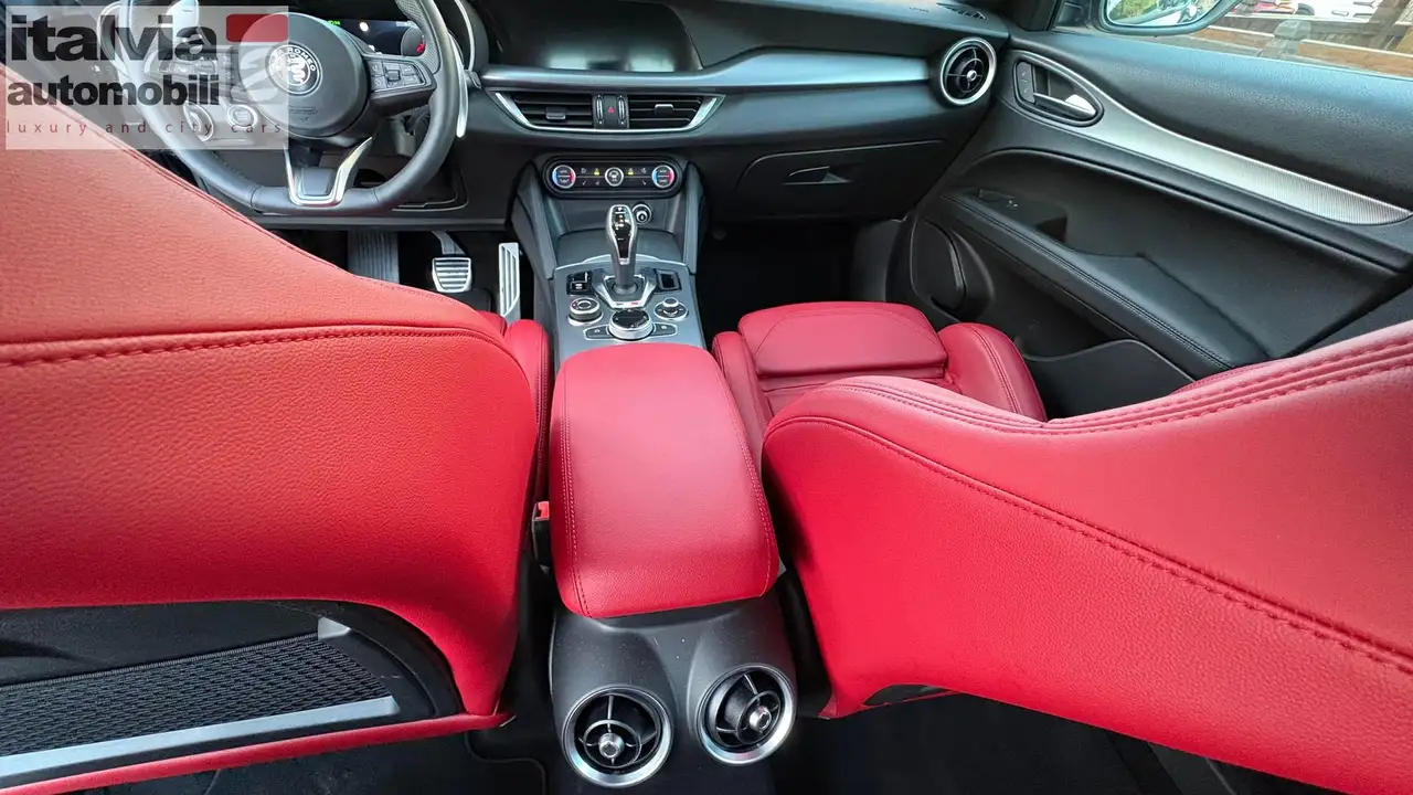 Alfa Romeo Stelvio 2025 — фото 16