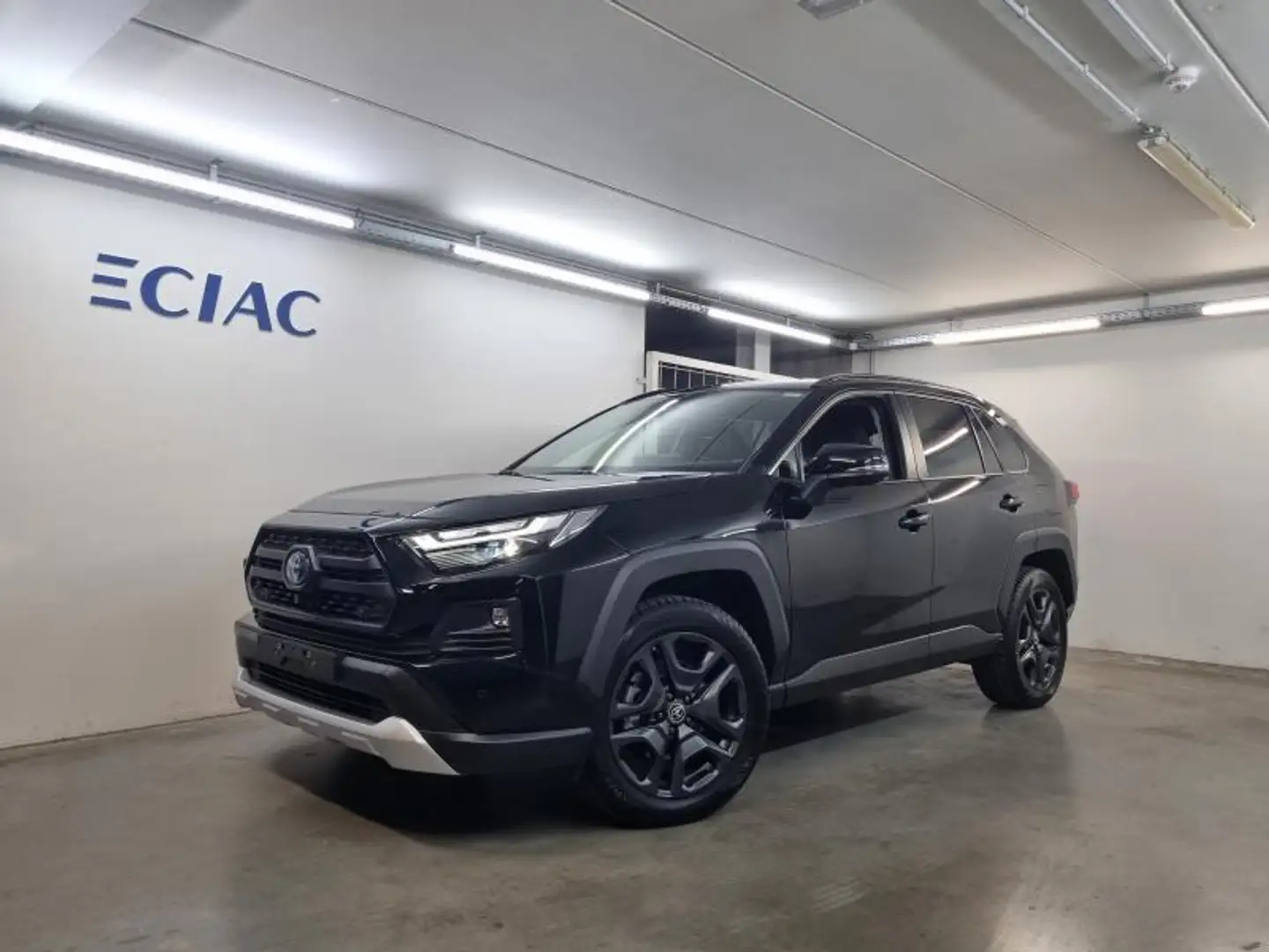 Toyota RAV 4 Adventure - AWD - 22472km - Ga Zwart - 1