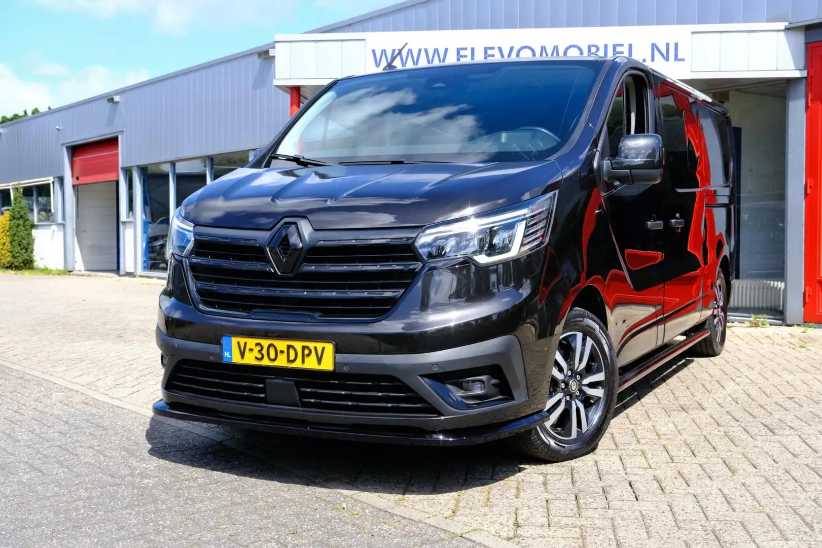 Renault Trafic 2.0 dCi 170pk T29 L2H1 DC 5-pers Luxe Aut. Leder|N Чорний - 1