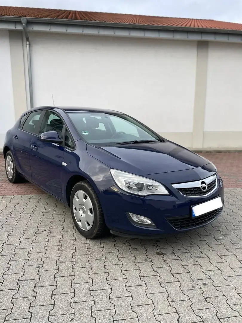 Opel Astra J Lim. 5-trg. Selection Weiß - 2