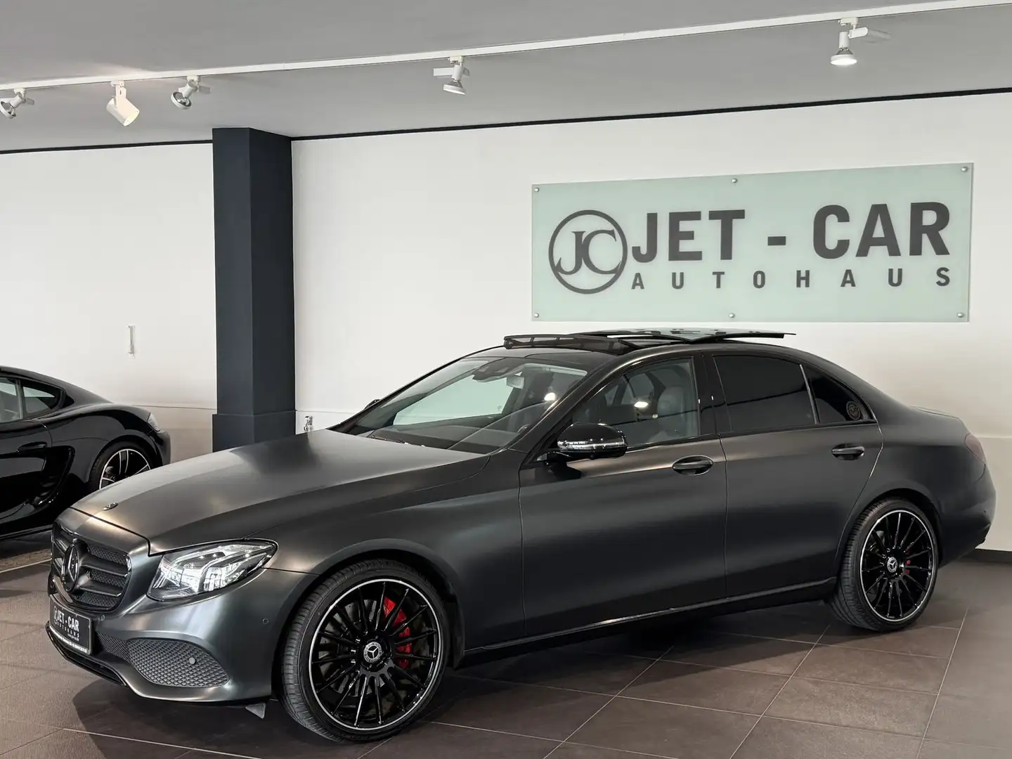 Mercedes-Benz E 400 d 4Matic Avantg. *Pano-Comand-Multibeam* Argent - 1