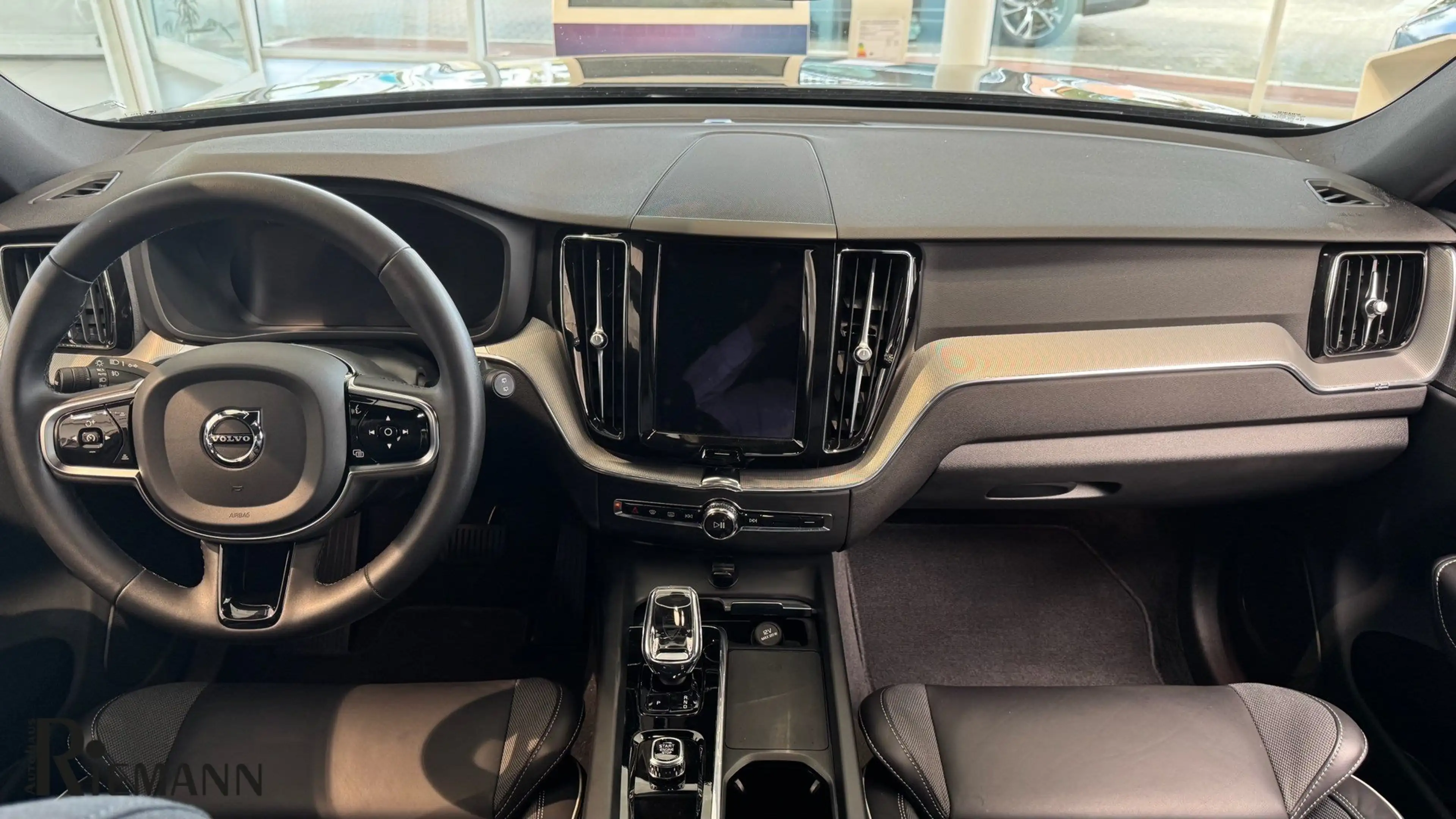 Volvo XC60 B4 Diesel AWD Plus Dark + Fahrerassistenz-Paket — photo 8