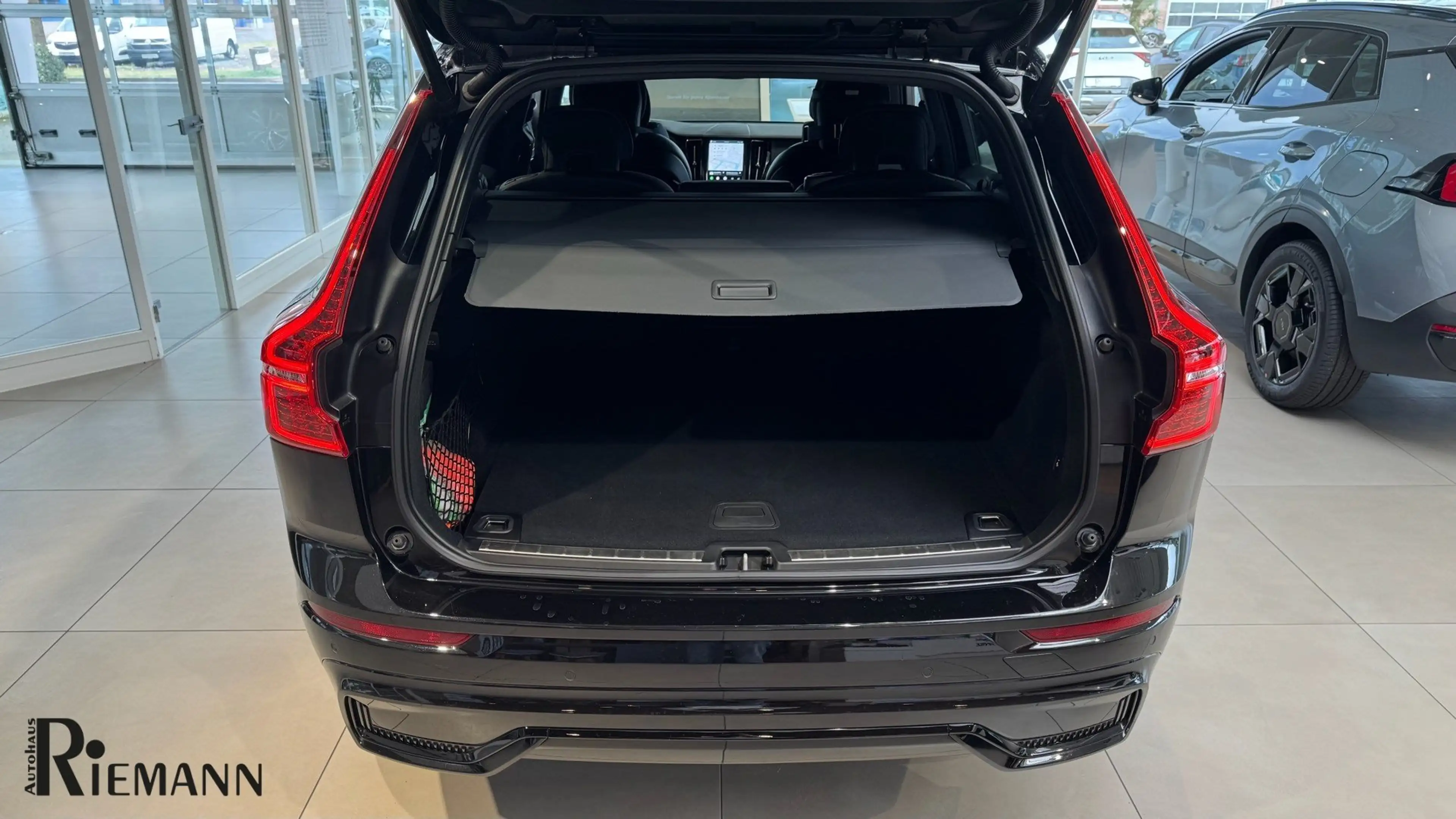 Volvo XC60 B4 Diesel AWD Plus Dark + Fahrerassistenz-Paket — photo 12