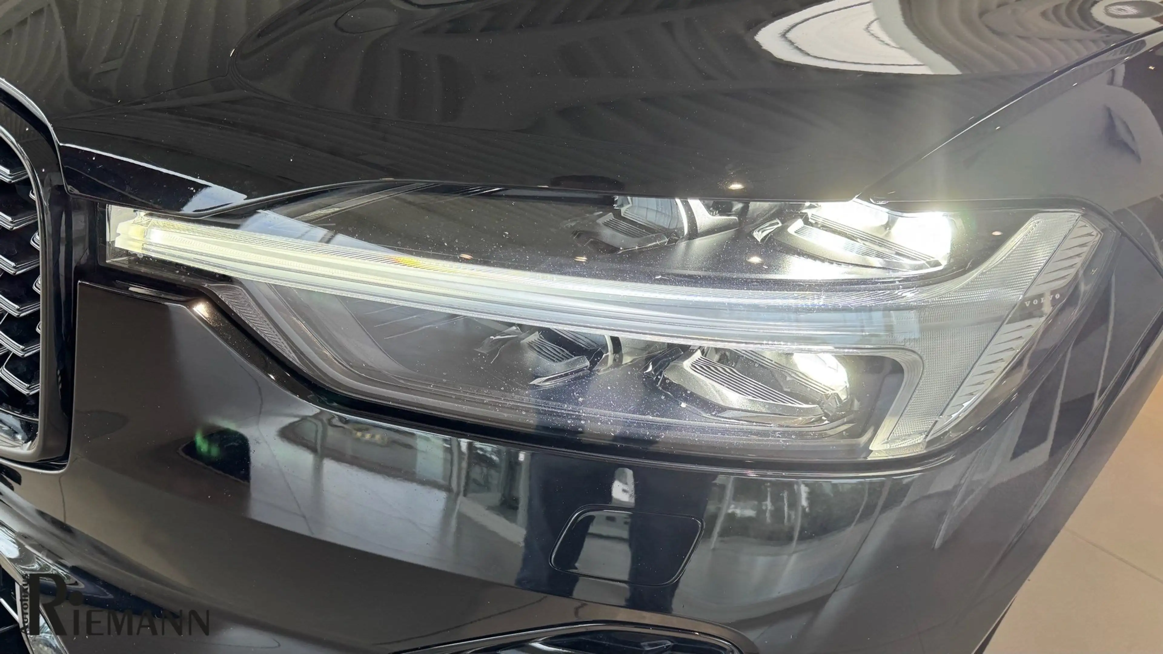 Volvo XC60 B4 Diesel AWD Plus Dark + Fahrerassistenz-Paket — photo 10