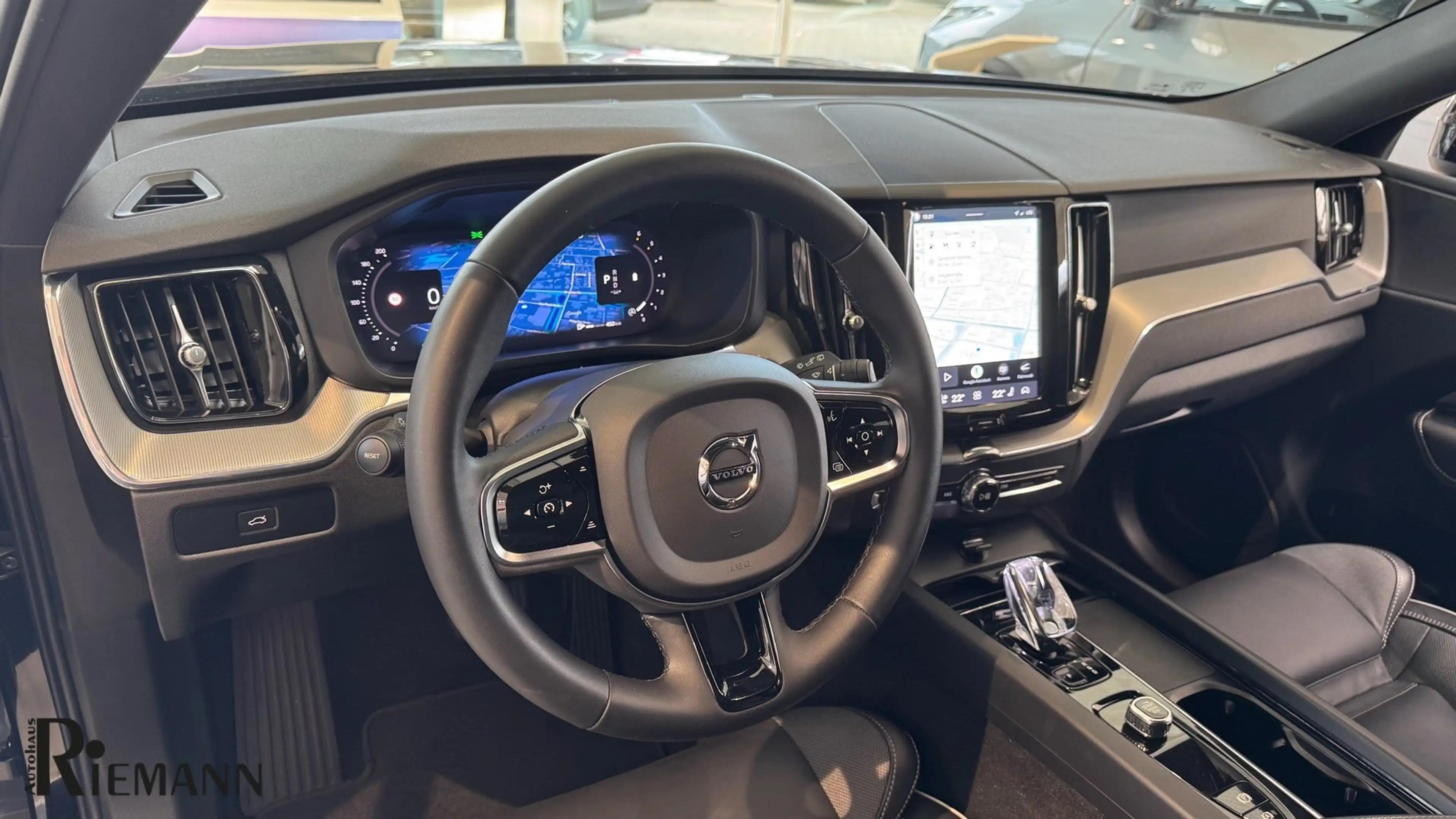 Volvo XC60 B4 Diesel AWD Plus Dark + Fahrerassistenz-Paket — photo 7