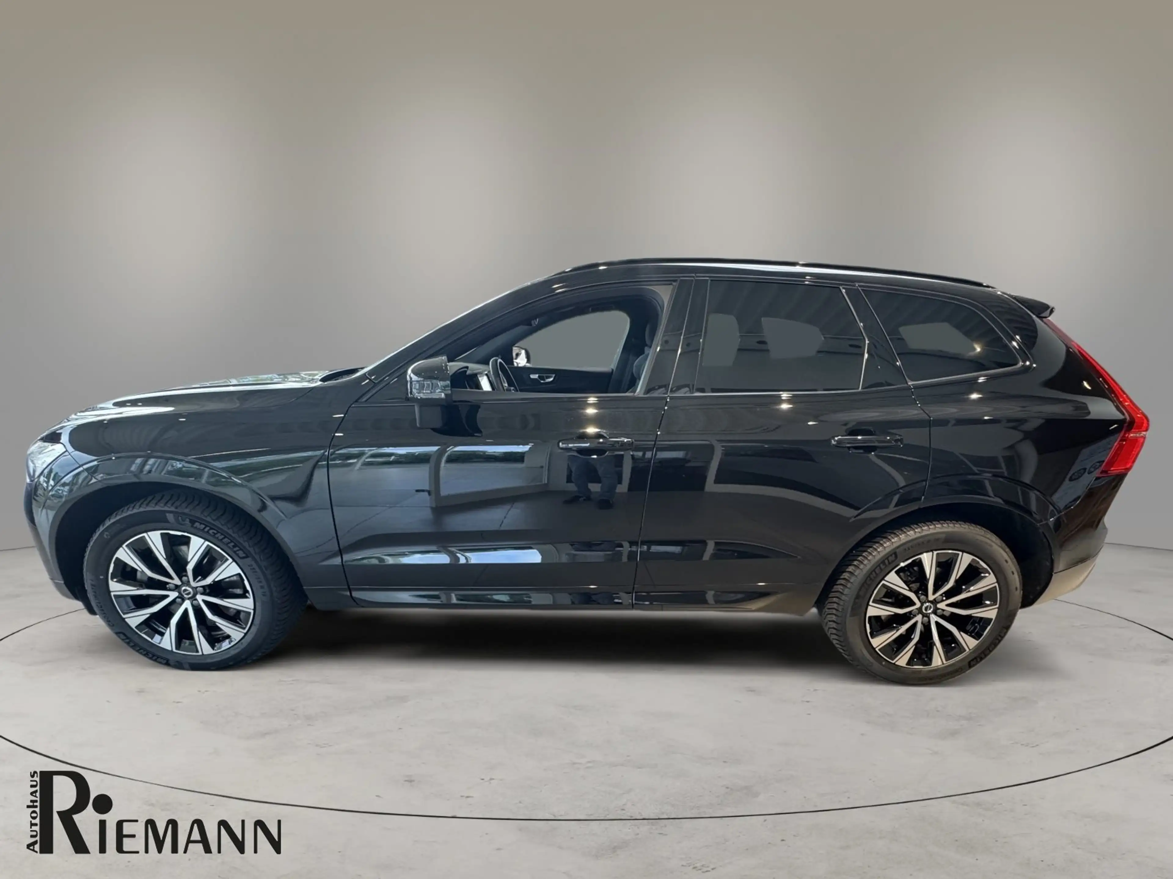 Volvo XC60 B4 Diesel AWD Plus Dark + Fahrerassistenz-Paket — photo 6