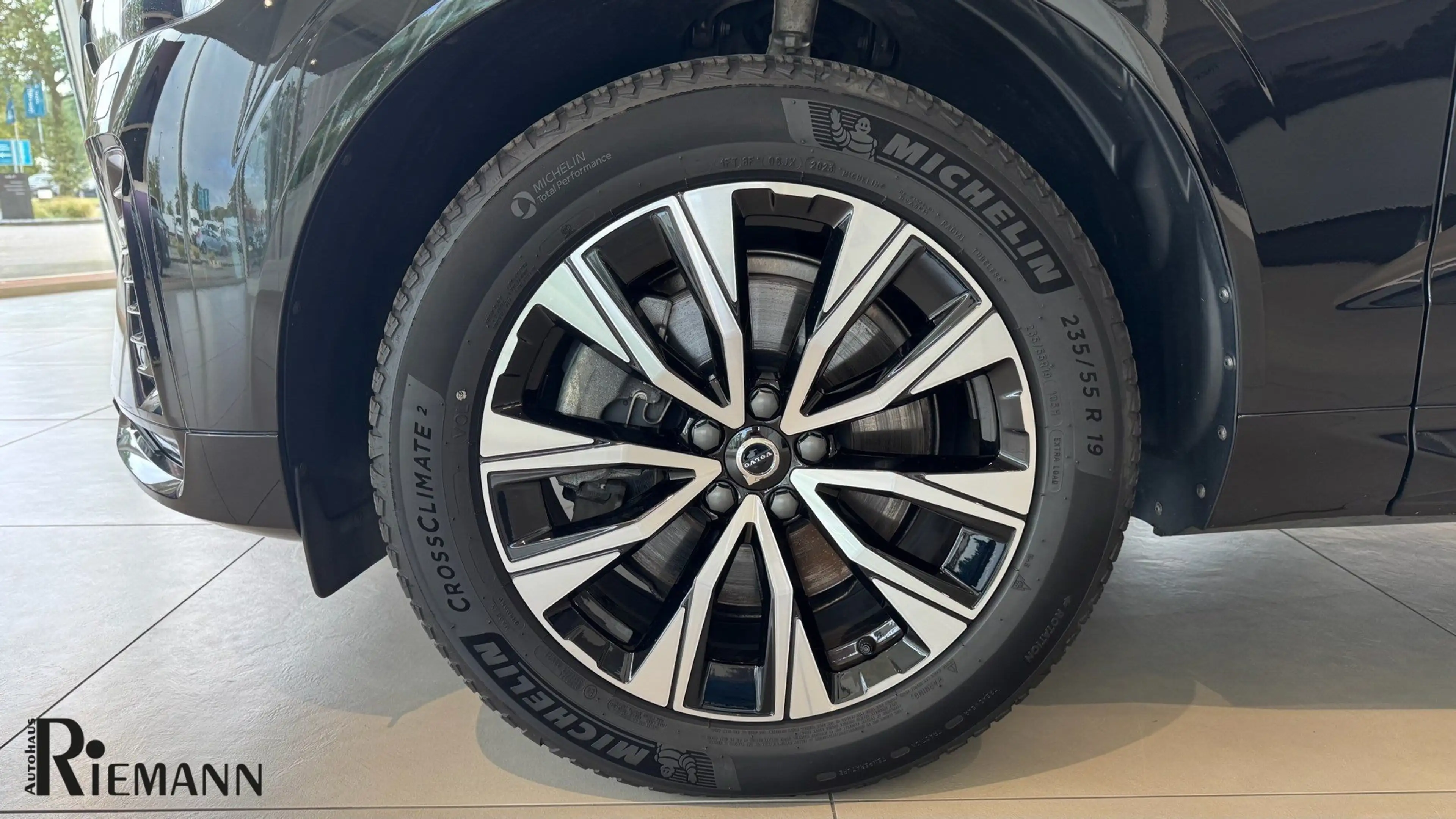 Volvo XC60 B4 Diesel AWD Plus Dark + Fahrerassistenz-Paket — photo 9