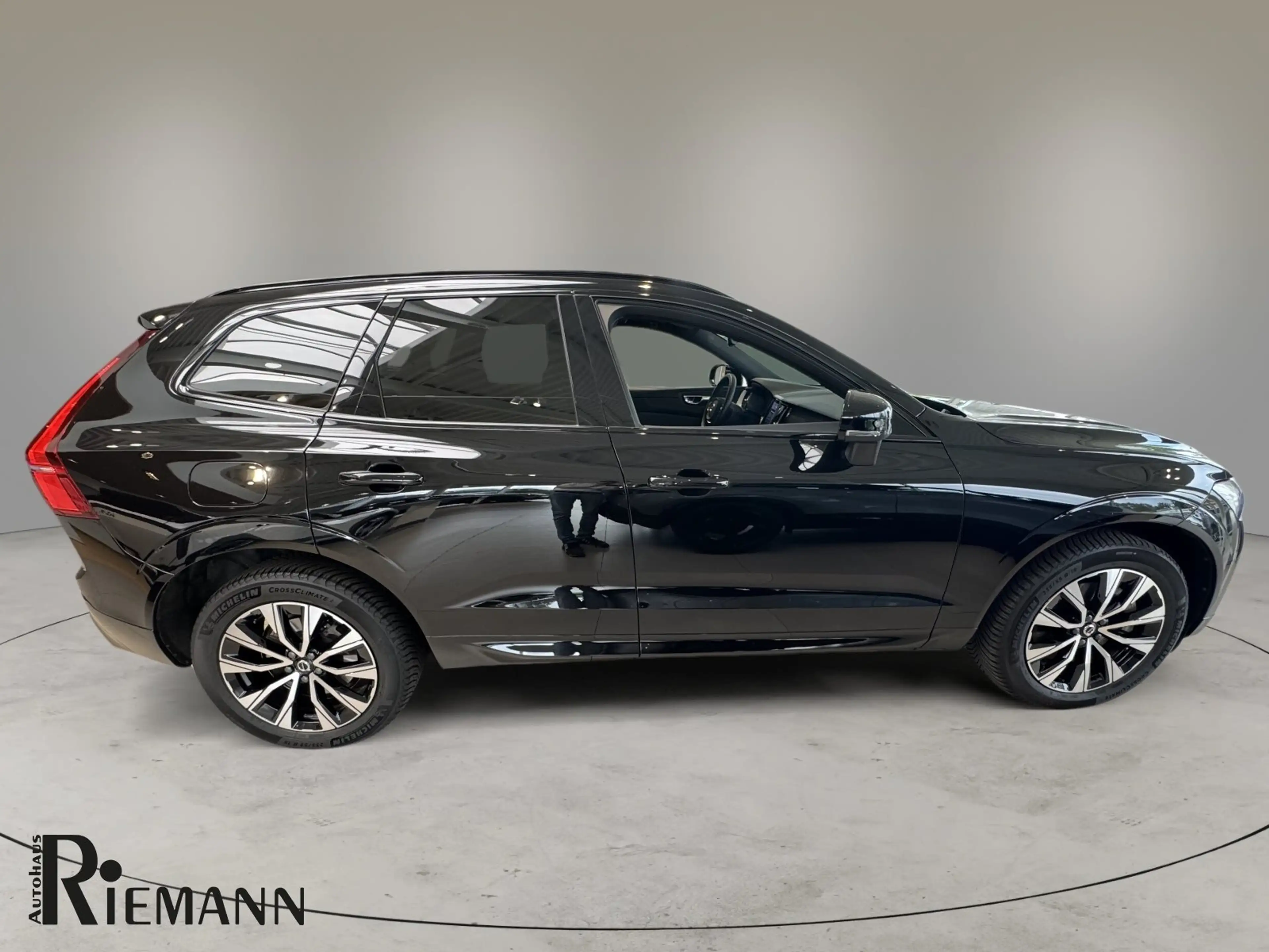 Volvo XC60 B4 Diesel AWD Plus Dark + Fahrerassistenz-Paket — photo 5