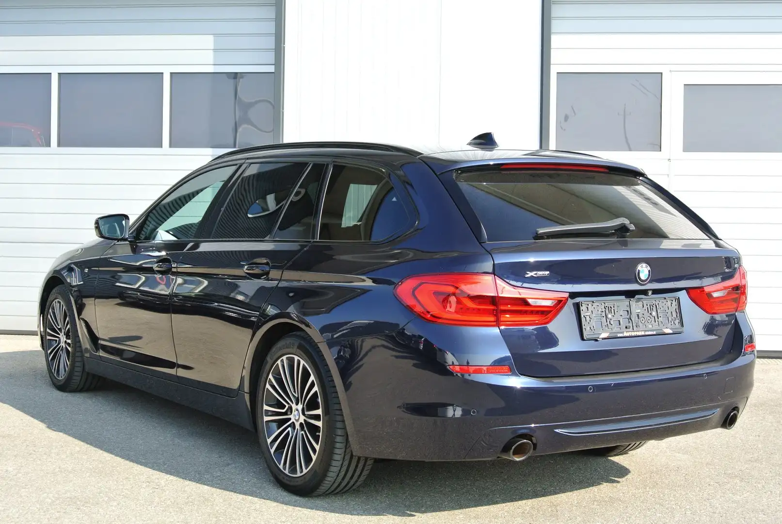 BMW 520 d xdrive touring Aut. Sport Line *PANO * AHK* HUD Blau - 2