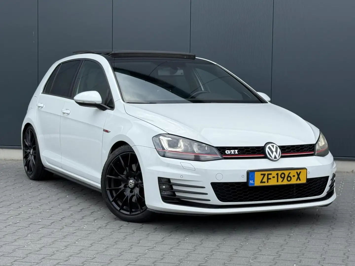 Volkswagen Golf GTI 2.0 TSI Performance Pano - DSG - Led - Navi - Dyna Wit - 2