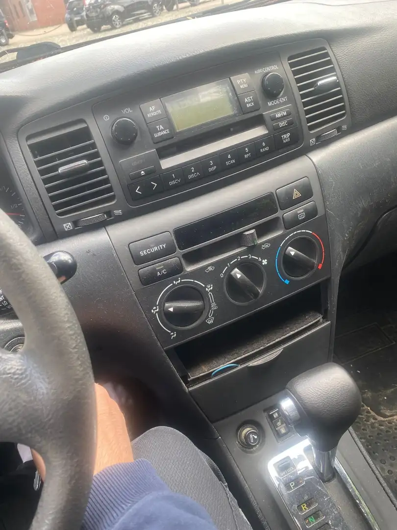 Toyota Corolla 1.6 Combi linea luna - 2