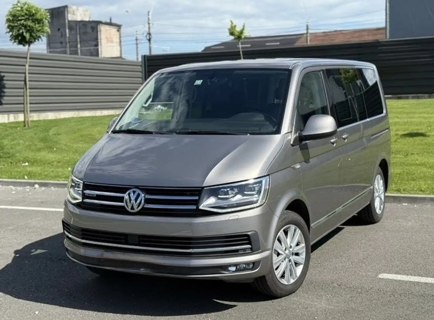 Volkswagen T6 Multivan 2.0 TDi SCR 4Mo Generation Six BMT DSG - 1