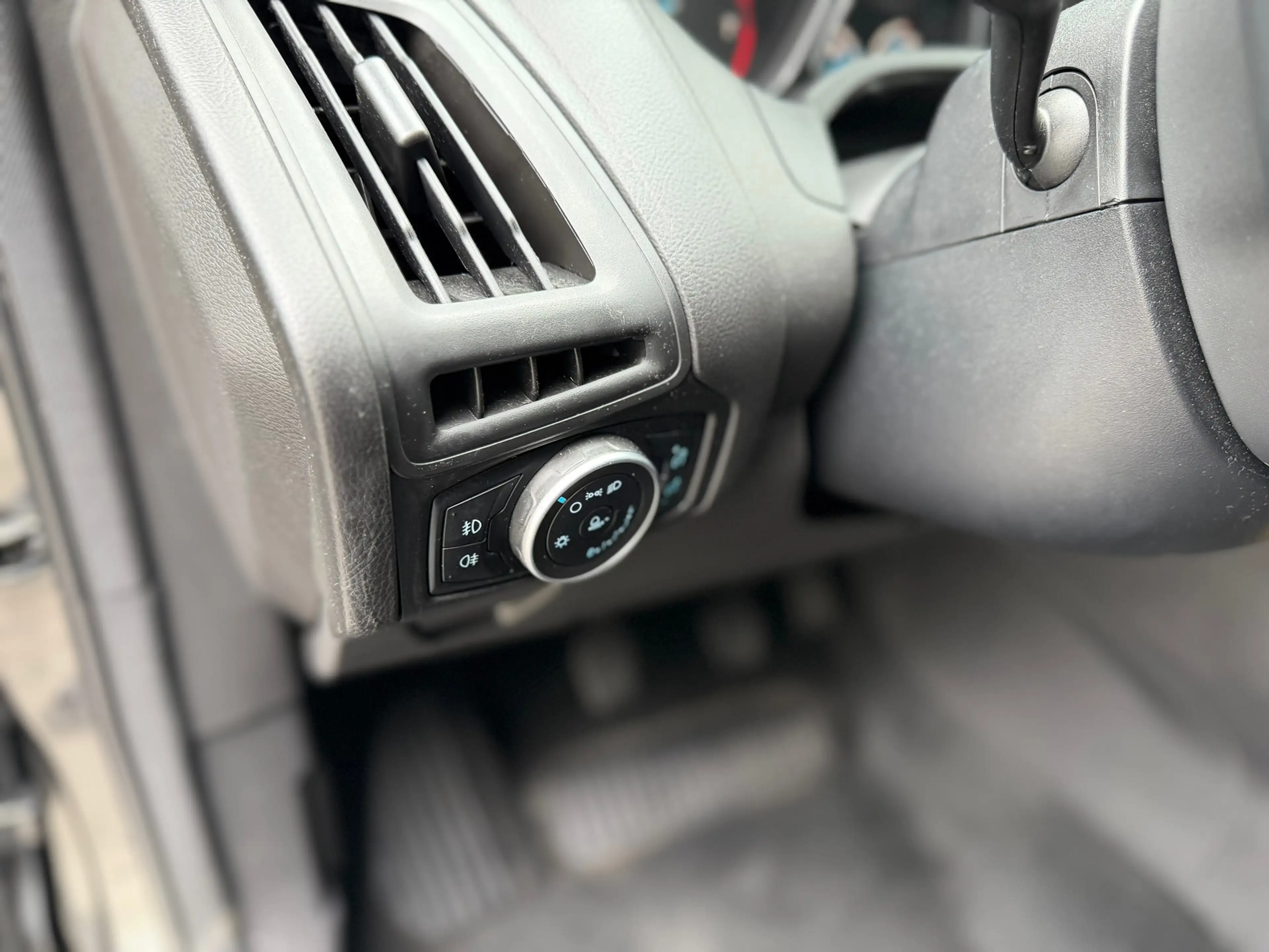 Ford Focus Wagon 1.5 Titanium Trekhaak Stoel Stoelverwarming — photo 31
