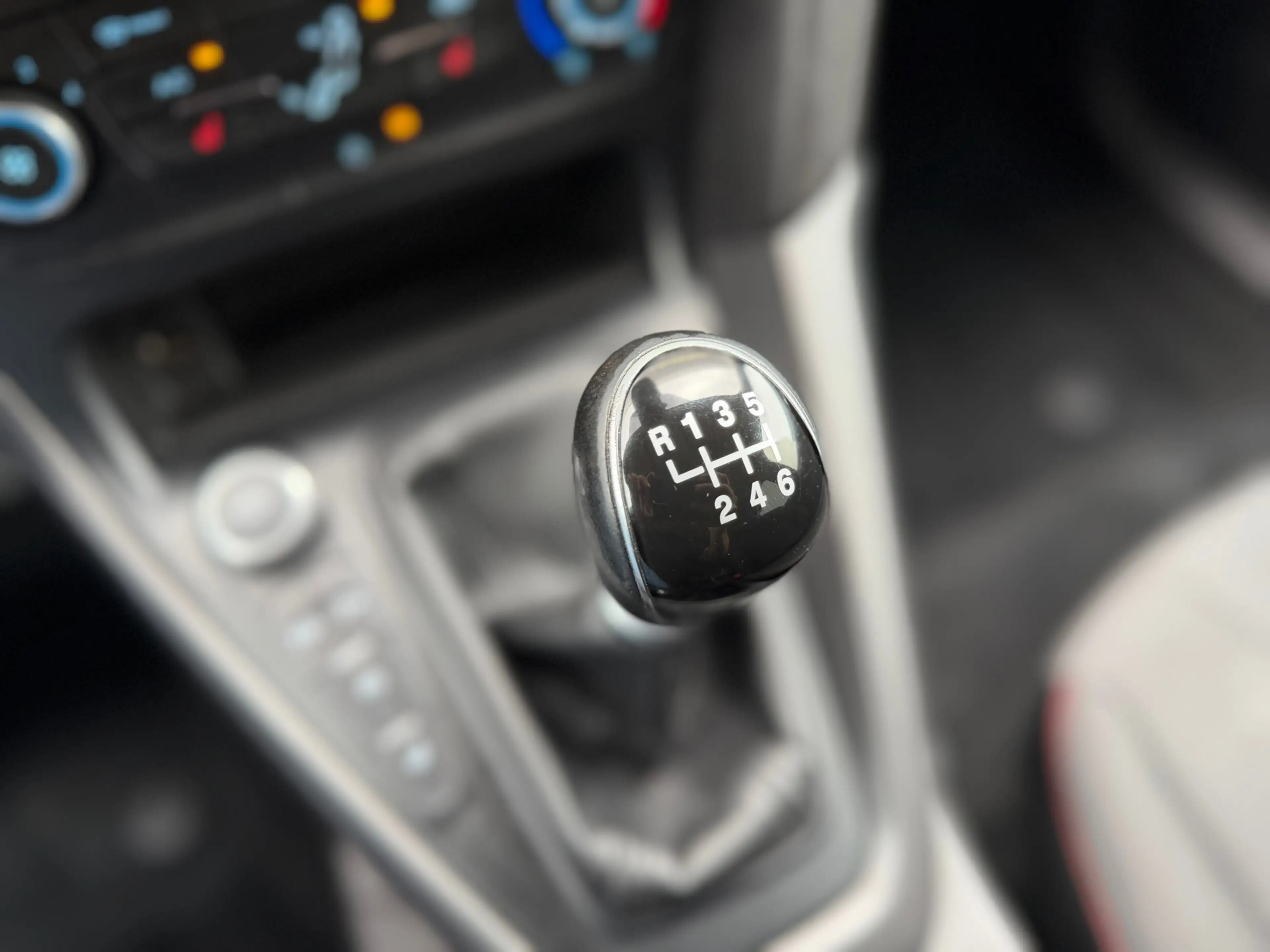 Ford Focus Wagon 1.5 Titanium Trekhaak Stoel Stoelverwarming — photo 33