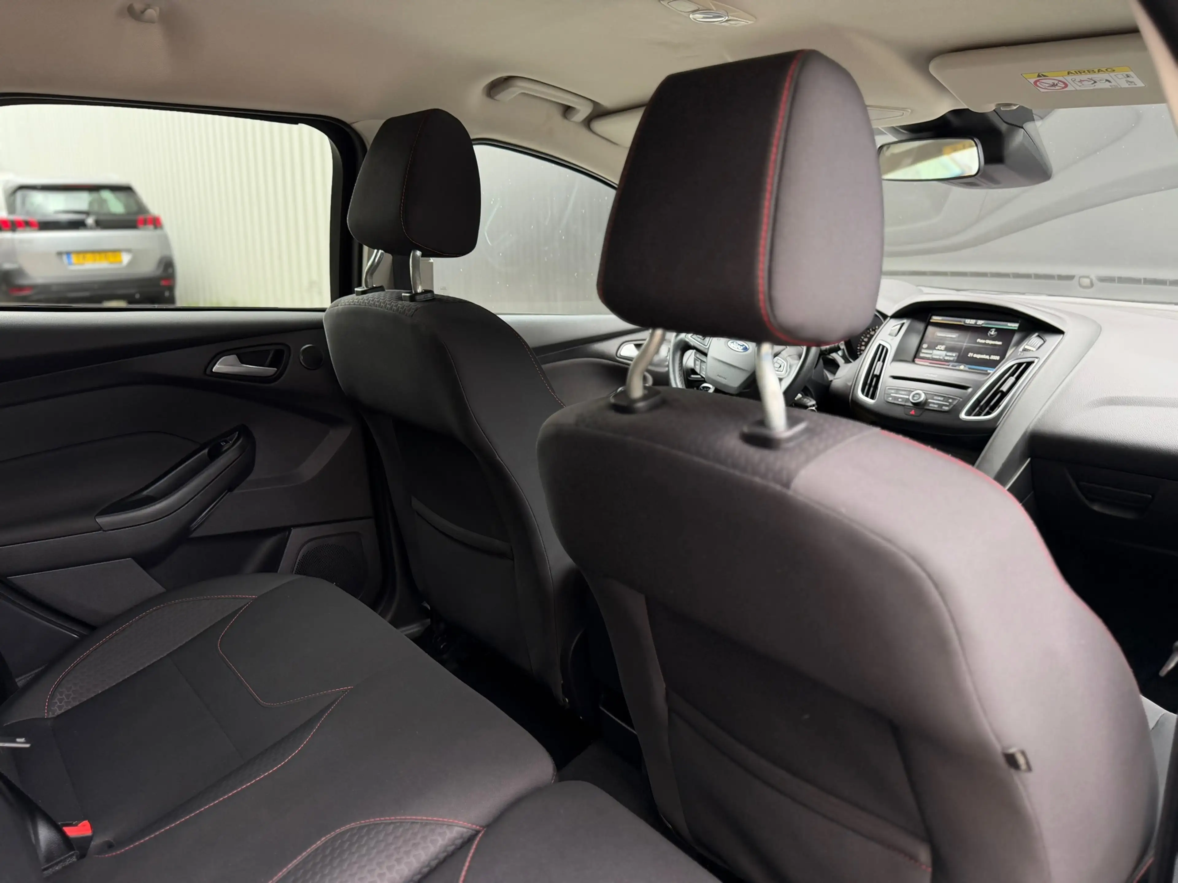 Ford Focus Wagon 1.5 Titanium Trekhaak Stoel Stoelverwarming — photo 23