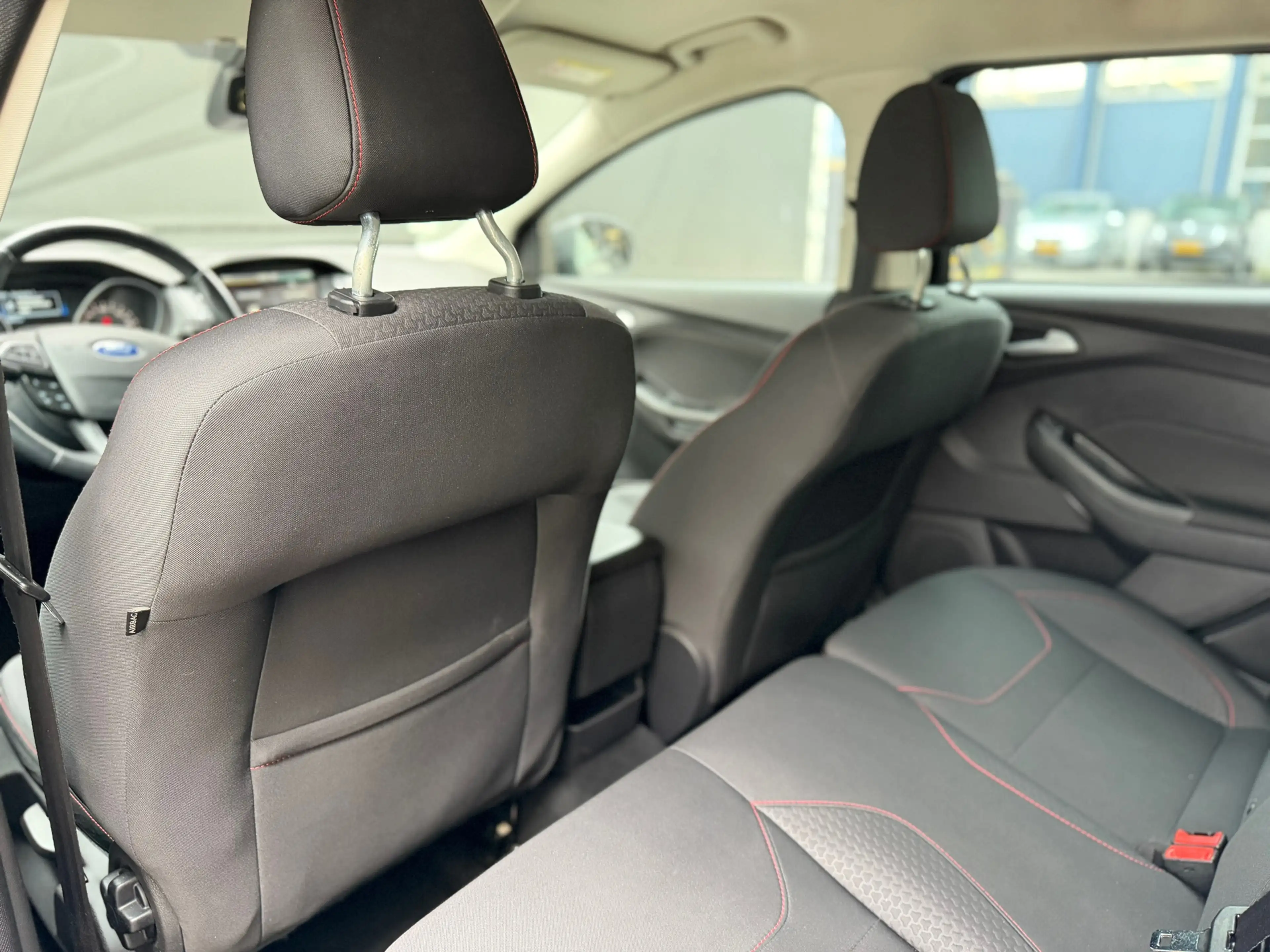 Ford Focus Wagon 1.5 Titanium Trekhaak Stoel Stoelverwarming — photo 24