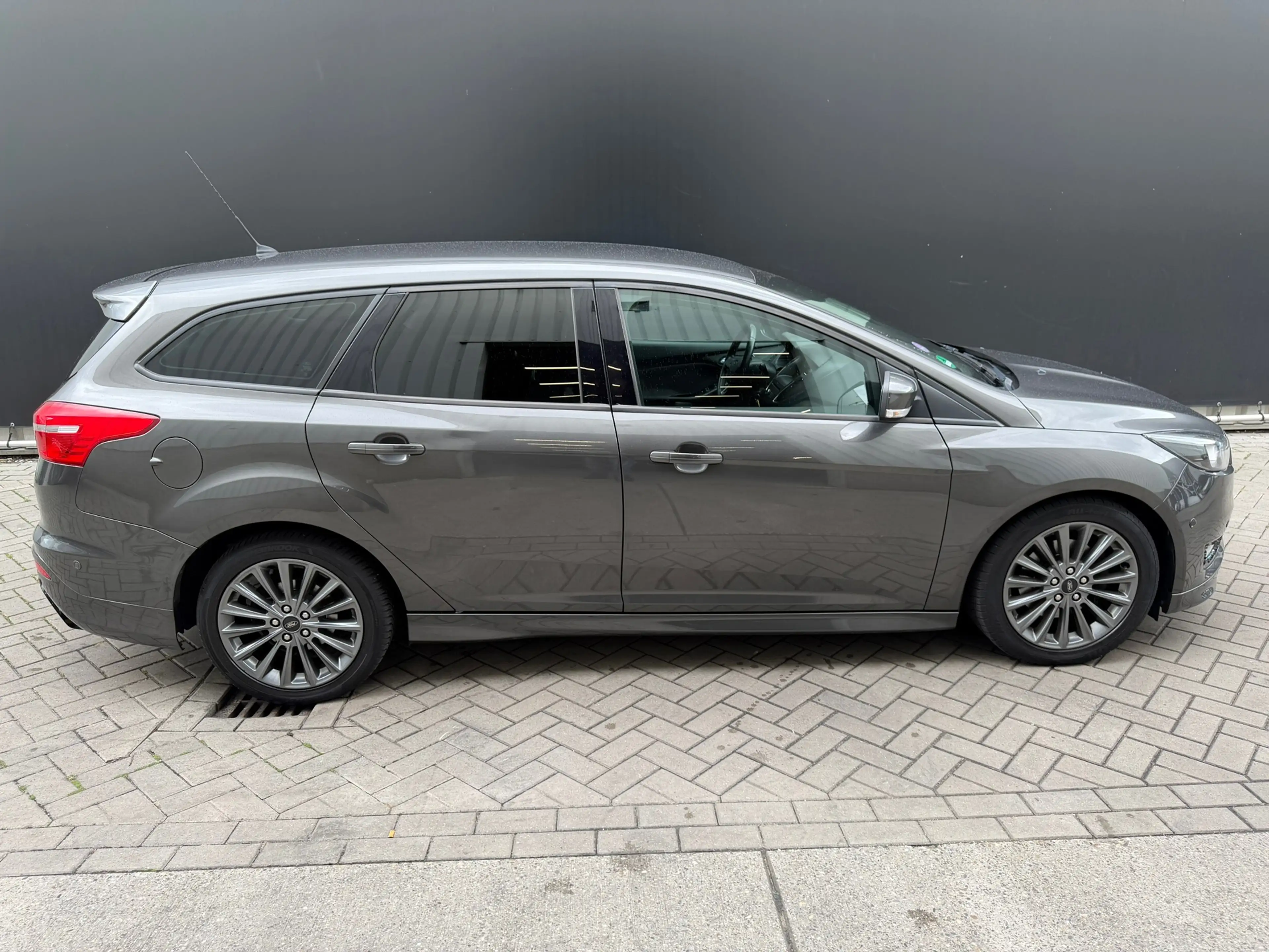 Ford Focus Wagon 1.5 Titanium Trekhaak Stoel Stoelverwarming — photo 9