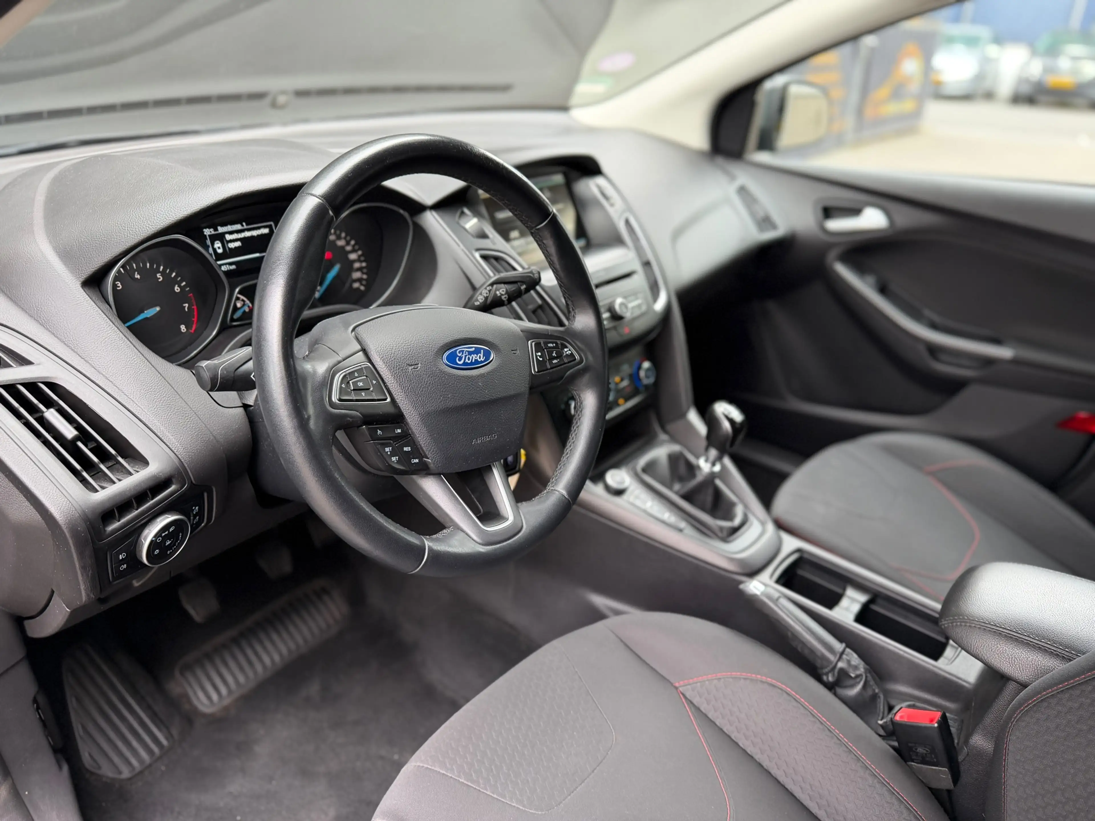 Ford Focus Wagon 1.5 Titanium Trekhaak Stoel Stoelverwarming — photo 3