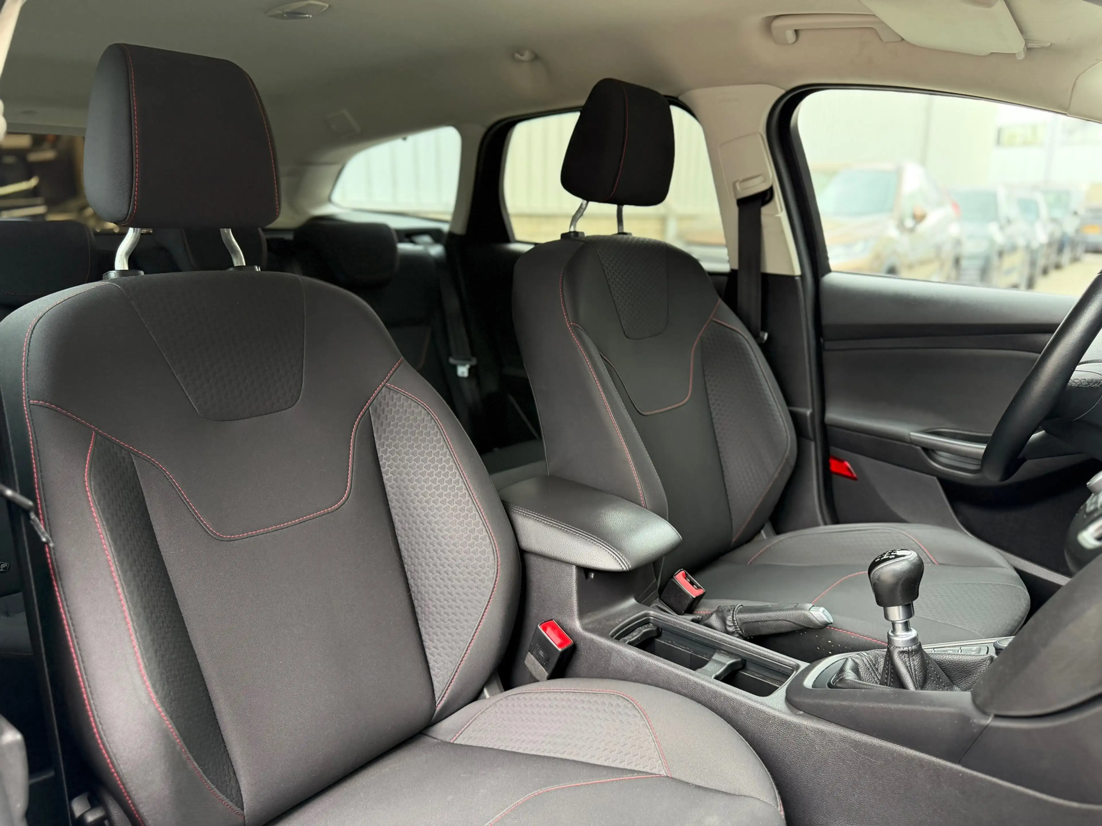 Ford Focus Wagon 1.5 Titanium Trekhaak Stoel Stoelverwarming — photo 19