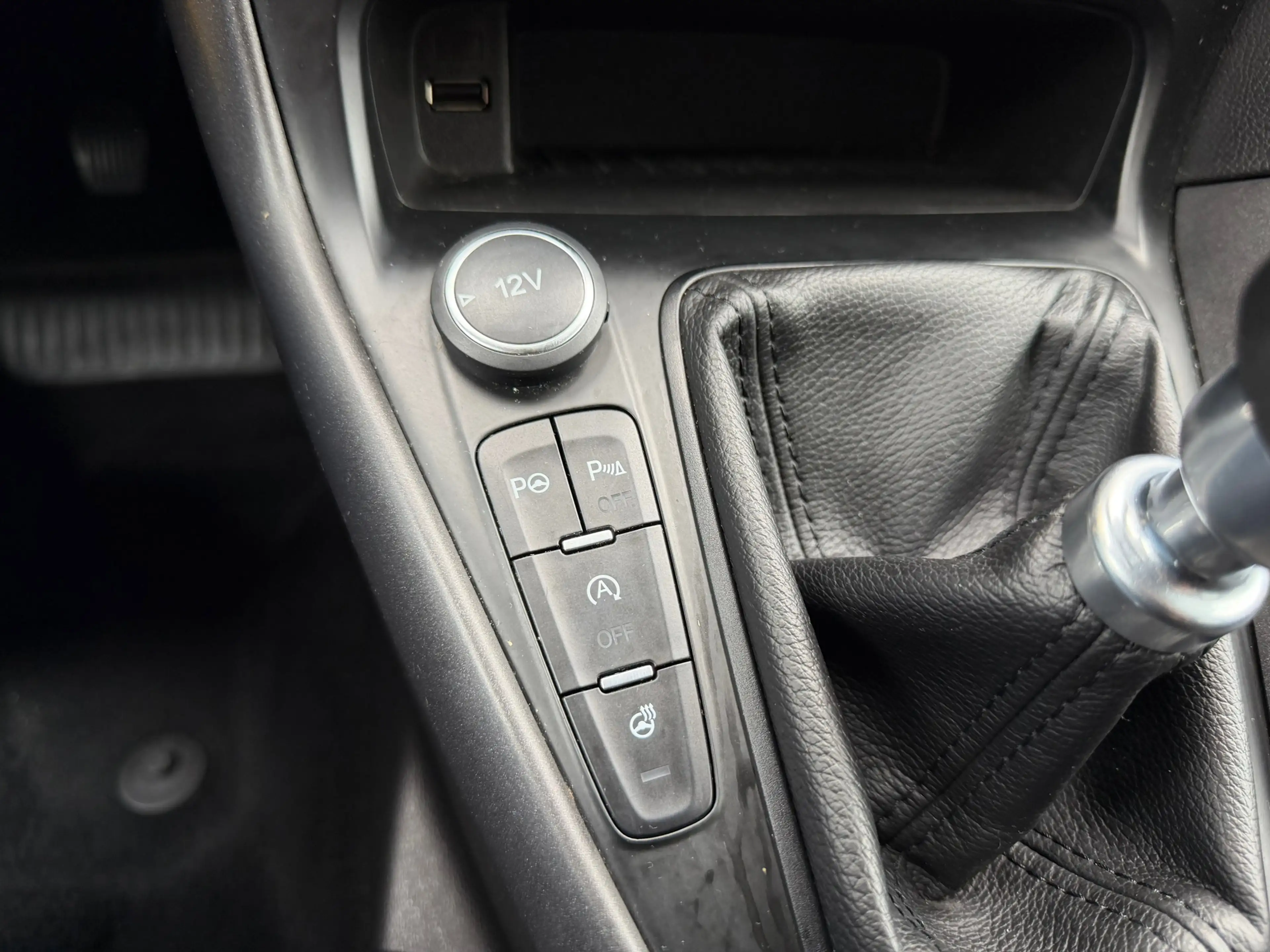 Ford Focus Wagon 1.5 Titanium Trekhaak Stoel Stoelverwarming — photo 34