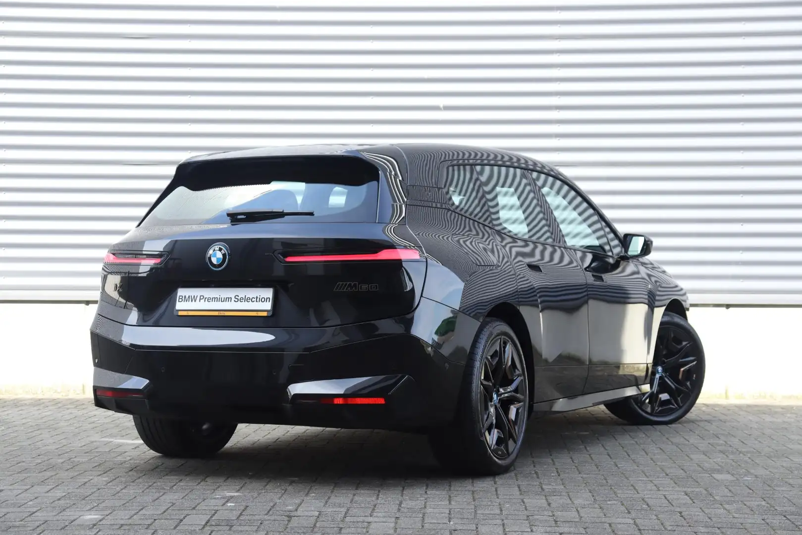 BMW iX M60 | High Executive | Sportpakket | Panodak Skylo Zwart - 2