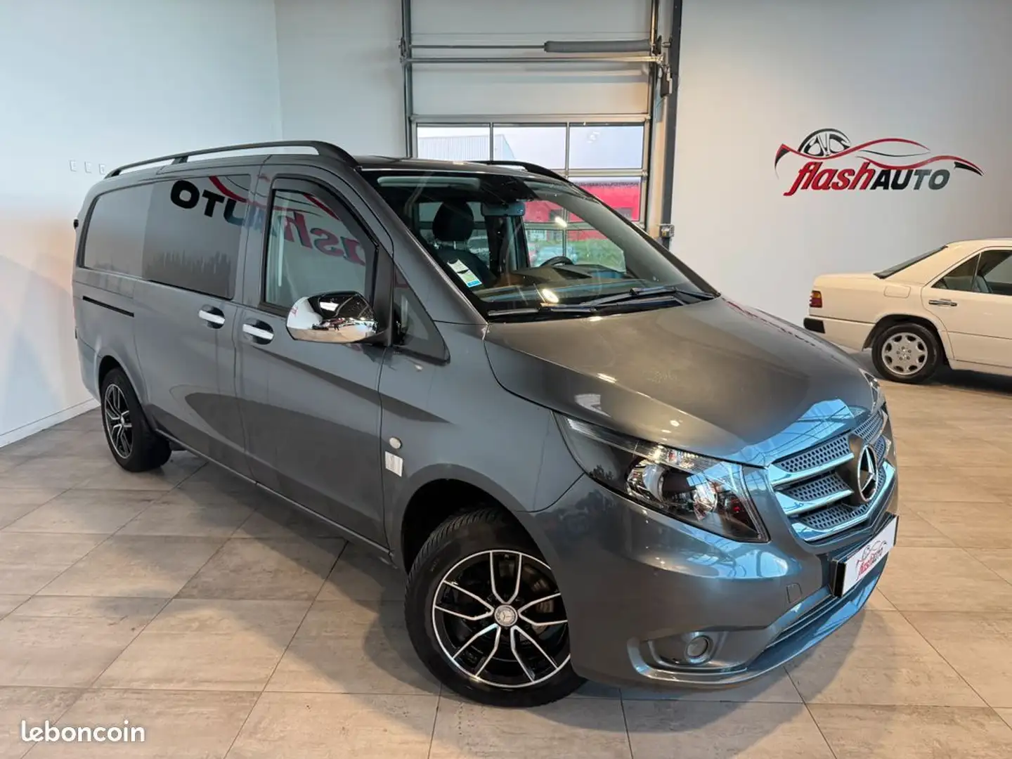 Mercedes-Benz Vito MERCEDES 116 CDi 7G-TRONIC 163cv-BVA-2017 Gris - 2