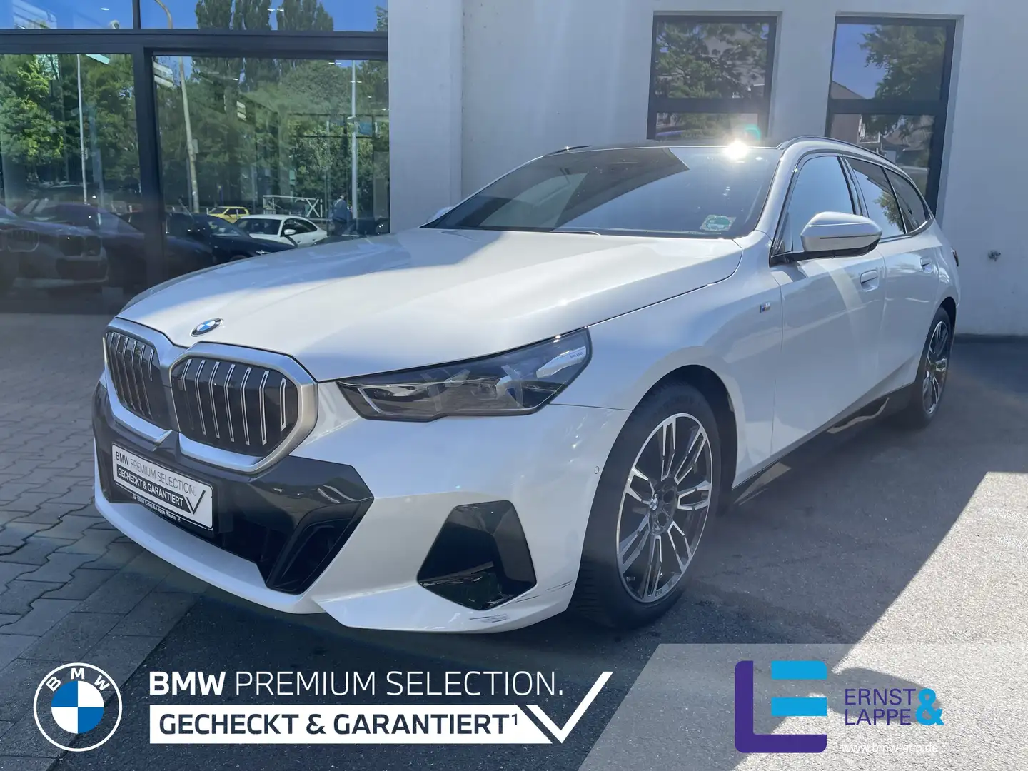 BMW 520 d xDrive Touring M Sport || AHK Pano el.Sitze Weiß - 1