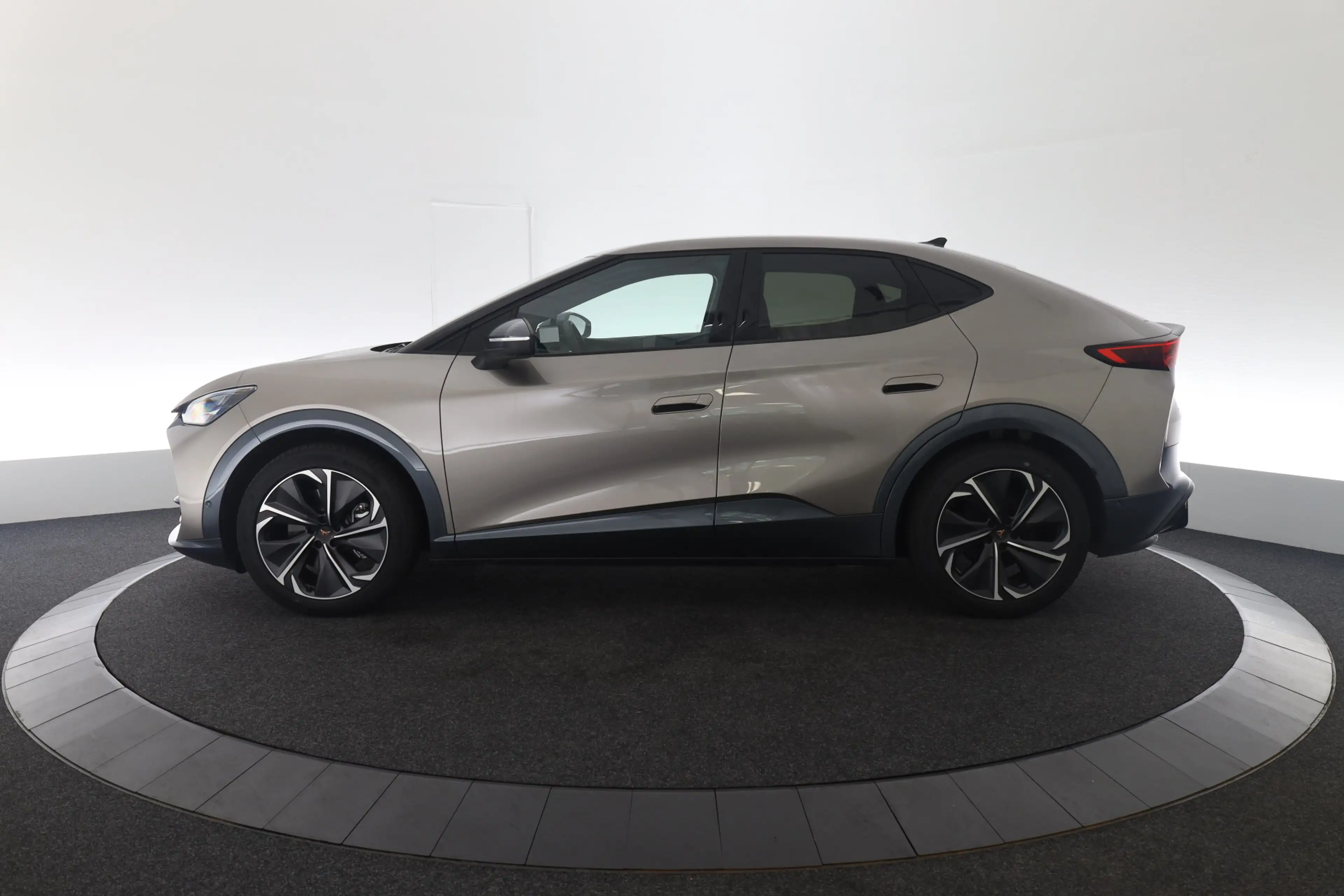 CUPRA Tavascan Business 82 kWh 286PK, 360gr. Camera, Stoelverwarm — photo 5